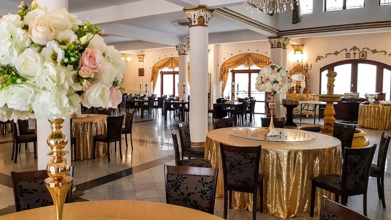 Restaurant/Places to Eat in Pałac na wodzie Falkowski Medical & SPA & Conference