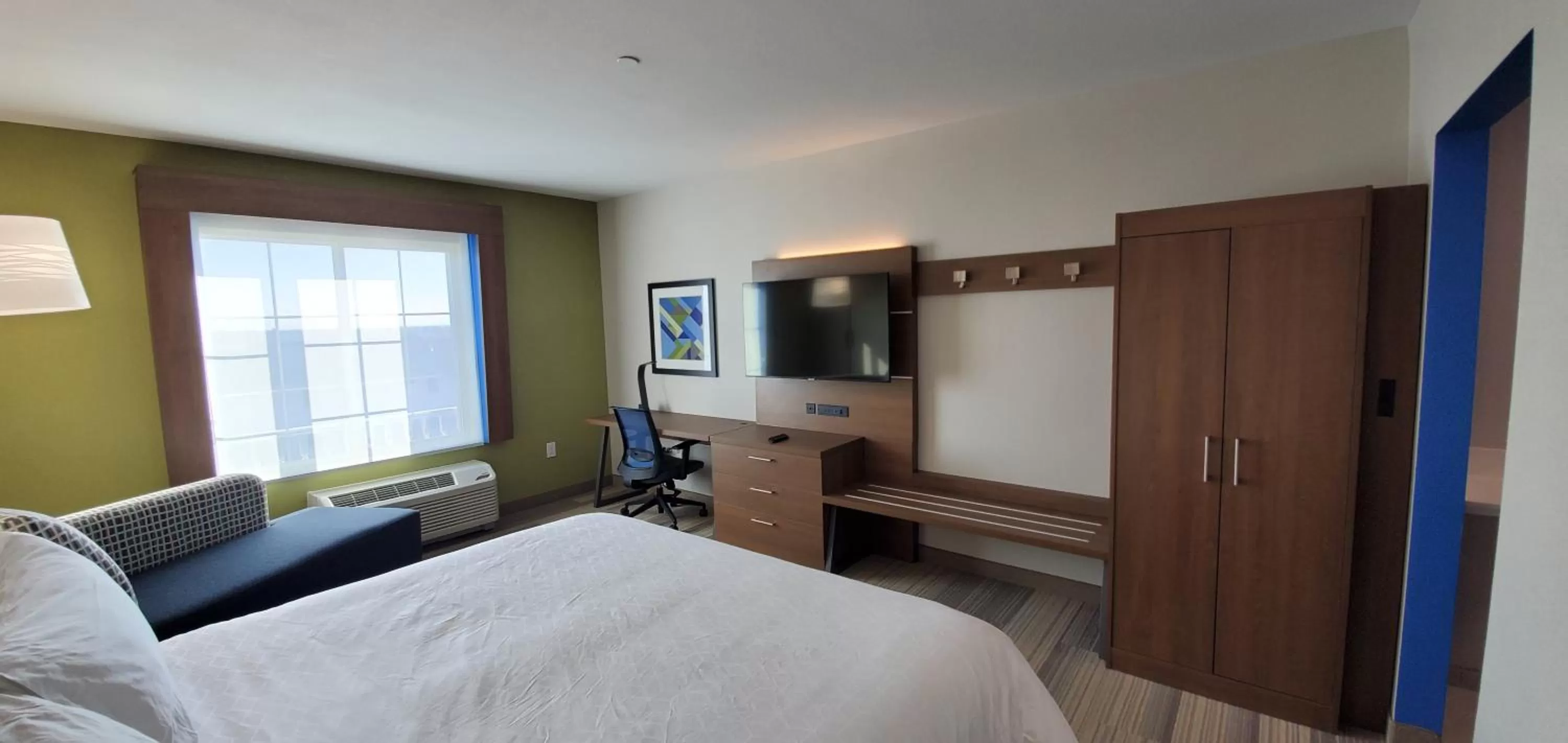 Bed in Holiday Inn Express - Wells-Ogunquit-Kennebunk by IHG