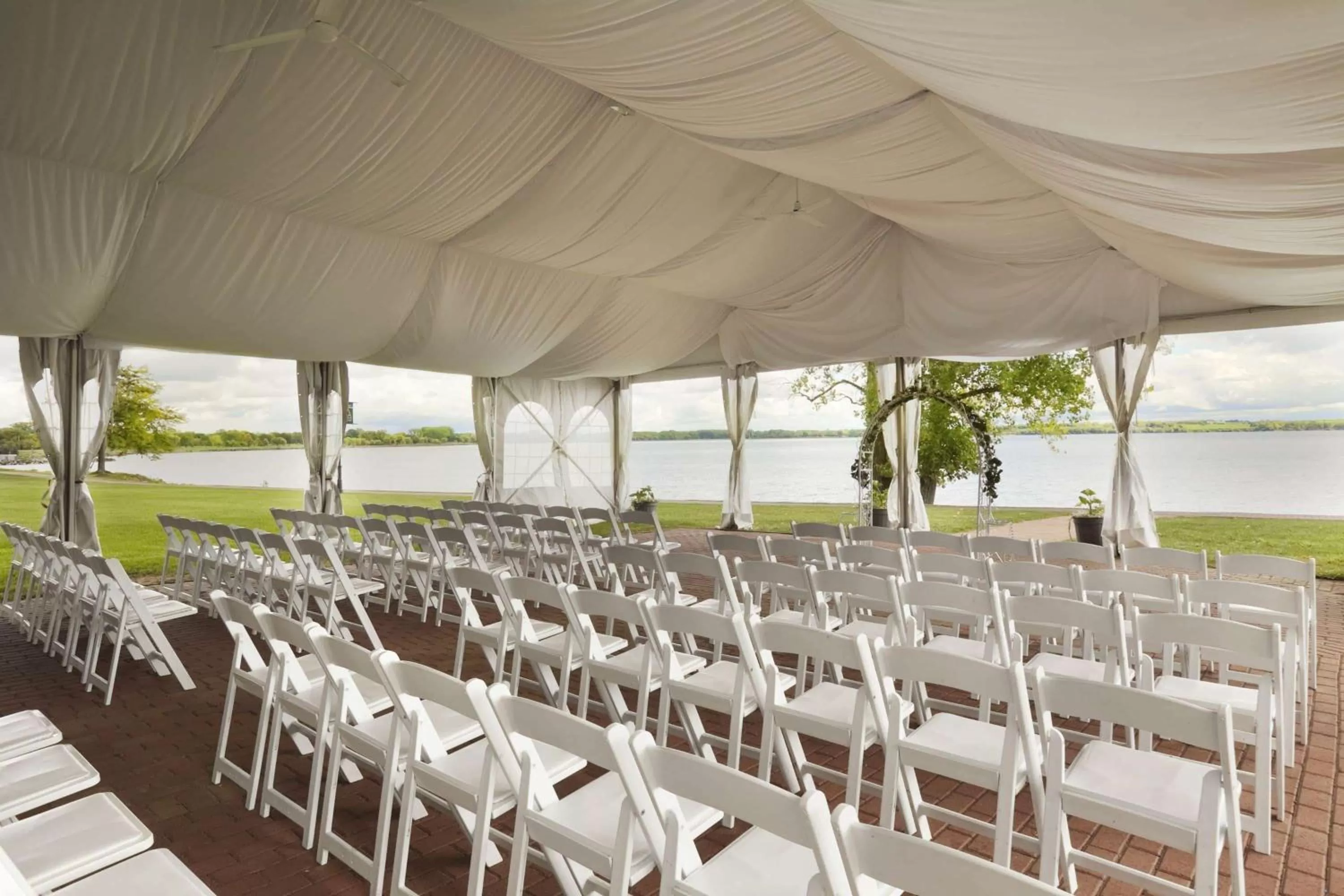 On site in 41 Lakefront Hotel, Trademark Collection by Wyndham