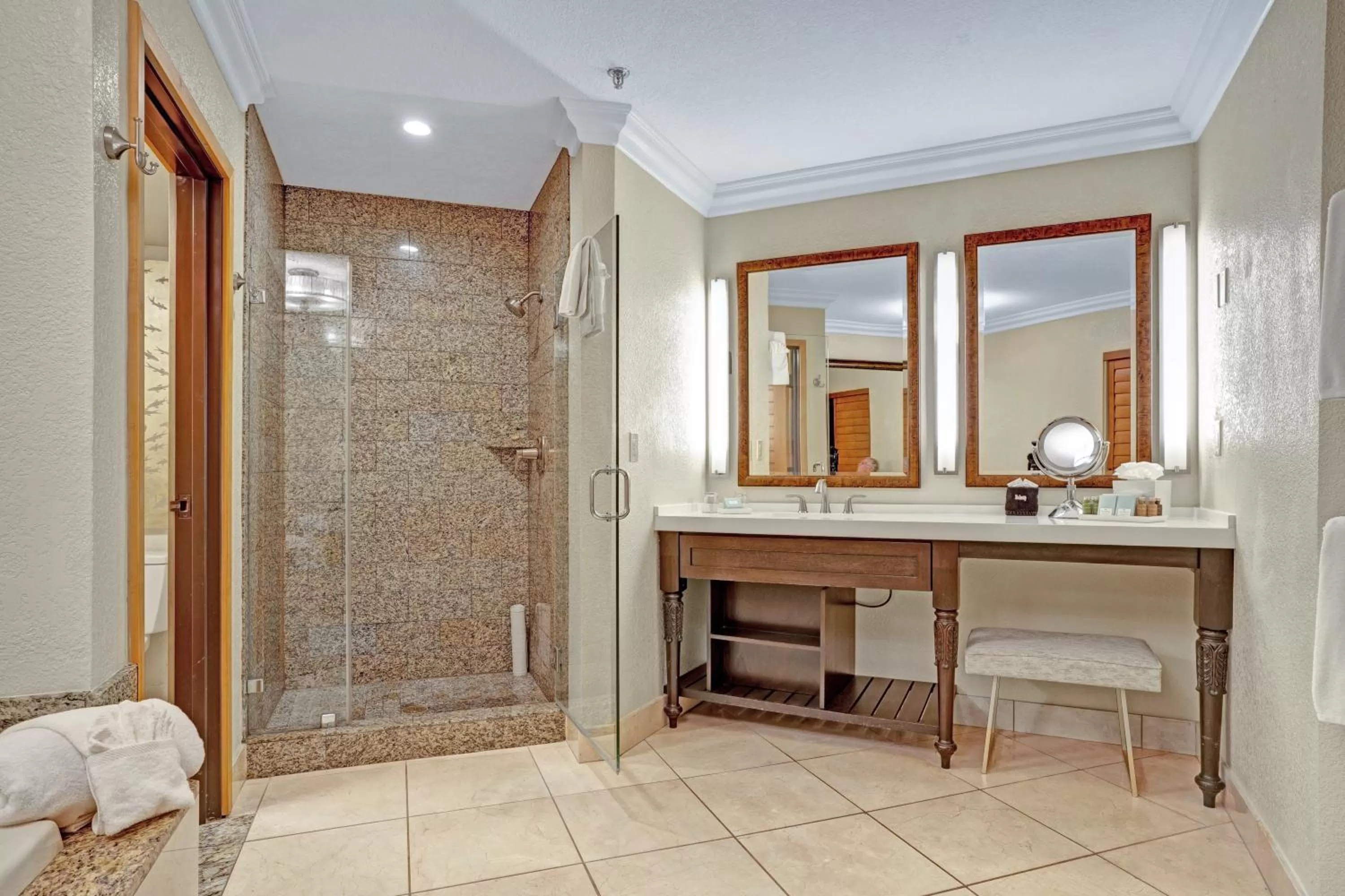 Bathroom in Pacific Terrace Hotel
