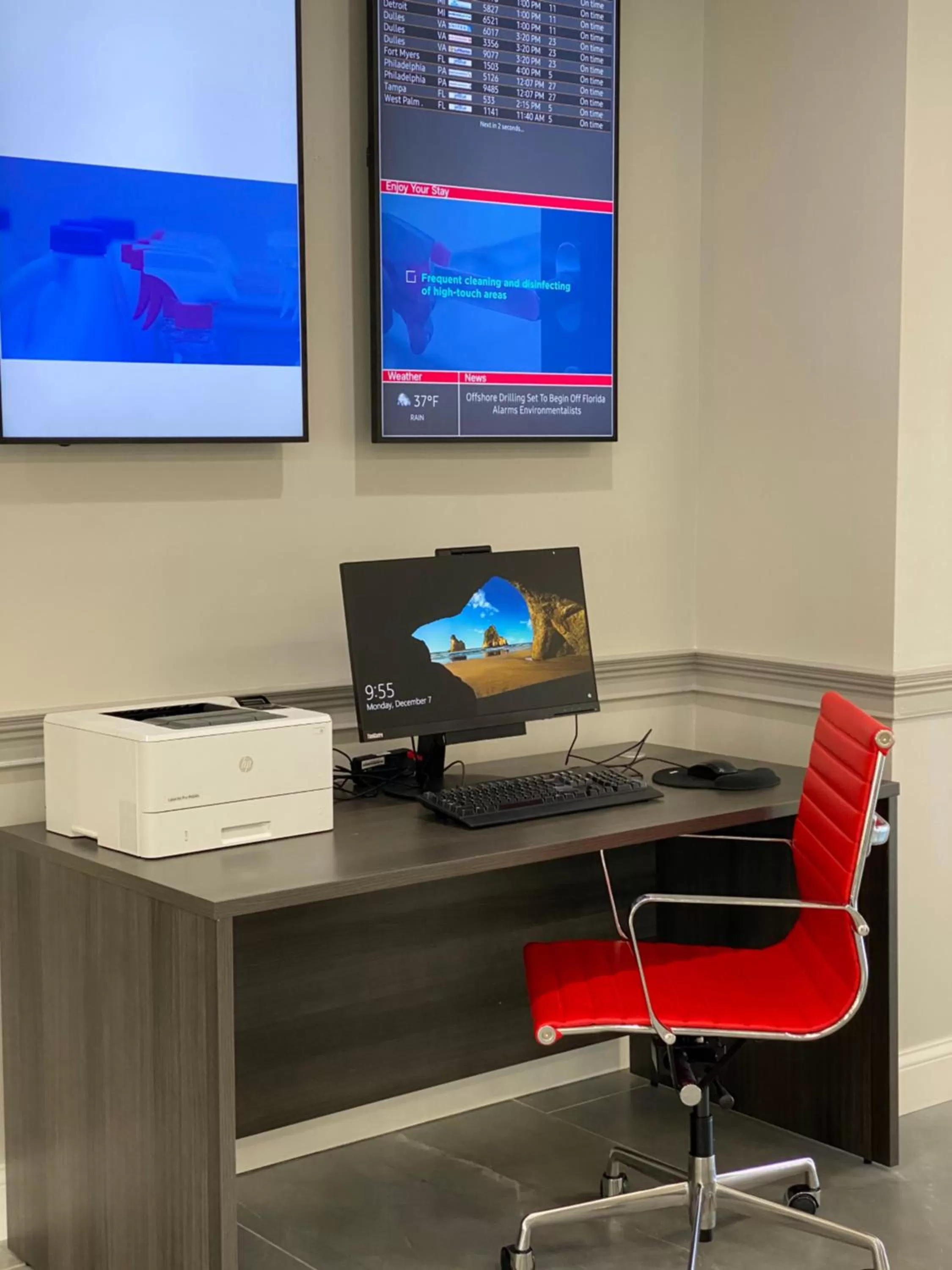 Business facilities in Ramada by Wyndham Hartford North - Bradley Airport