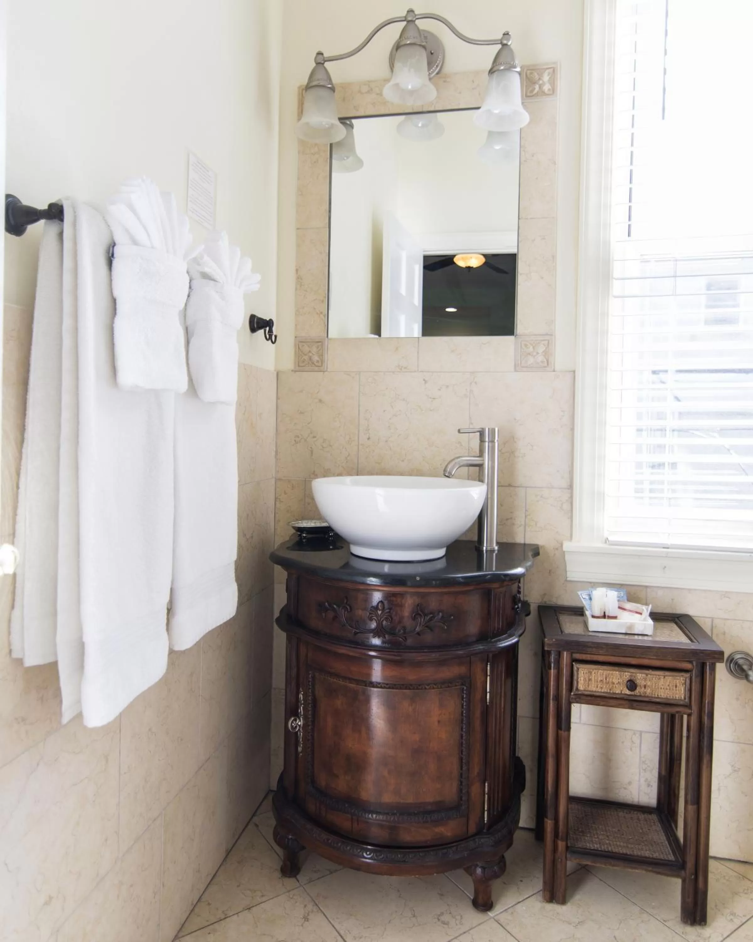 Bathroom in La Reserve Bed and Breakfast