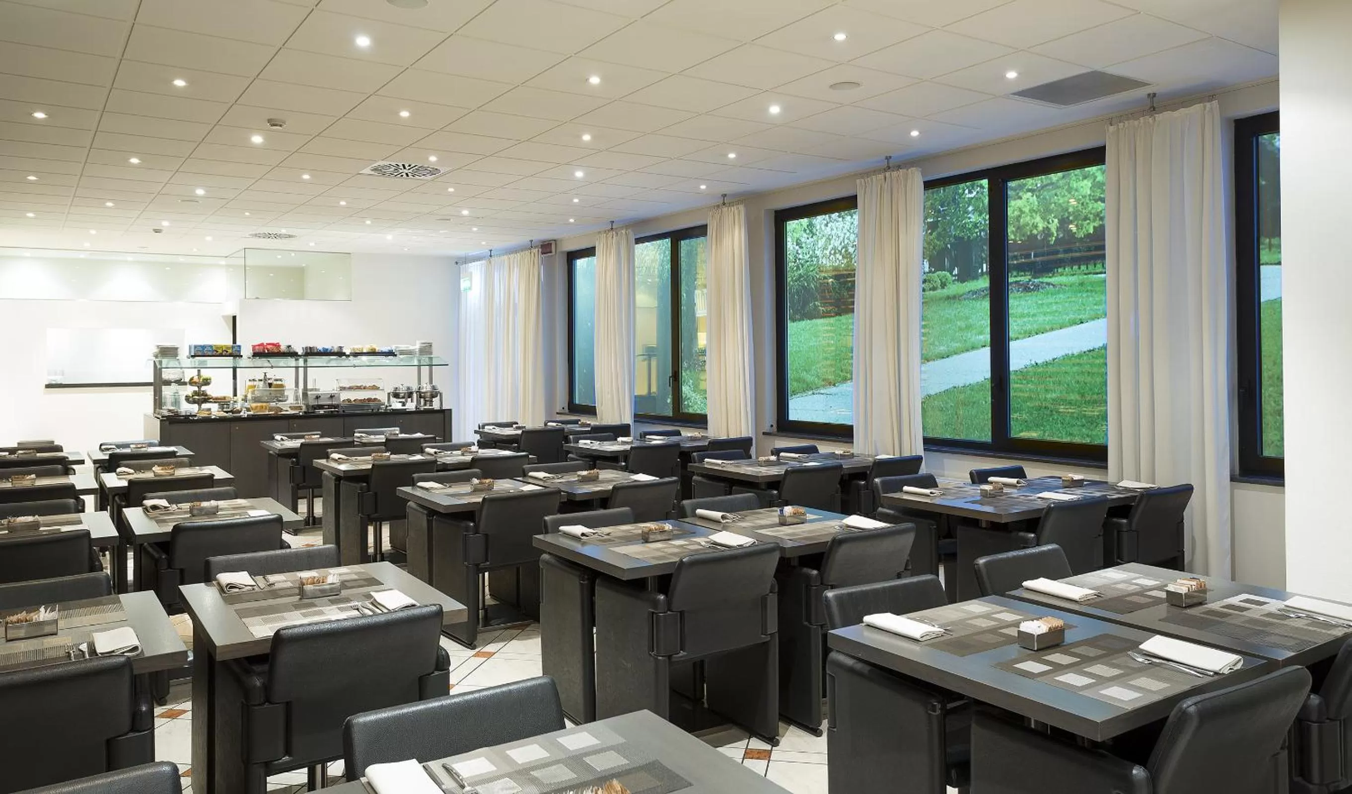 Buffet breakfast in Hotel Ovest