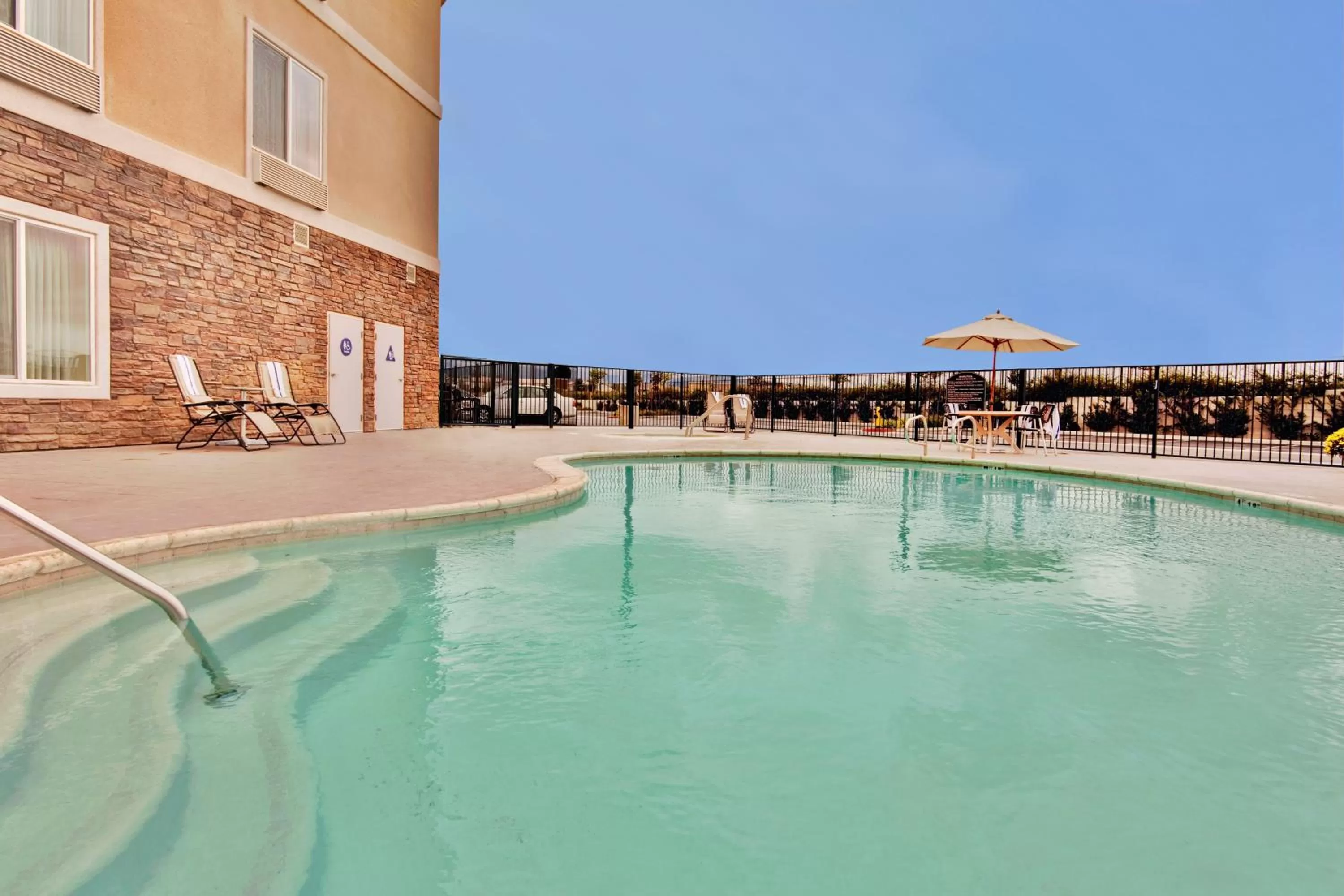 Swimming pool in Holiday Inn Express & Suites Beaumont - Oak Valley by IHG