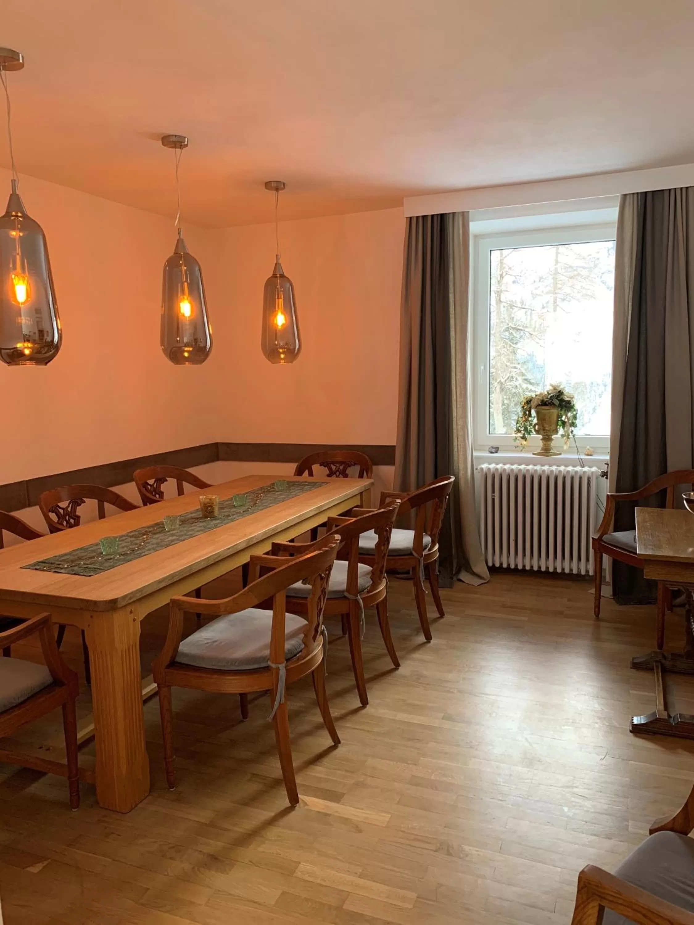 Breakfast in Nefer, Haus