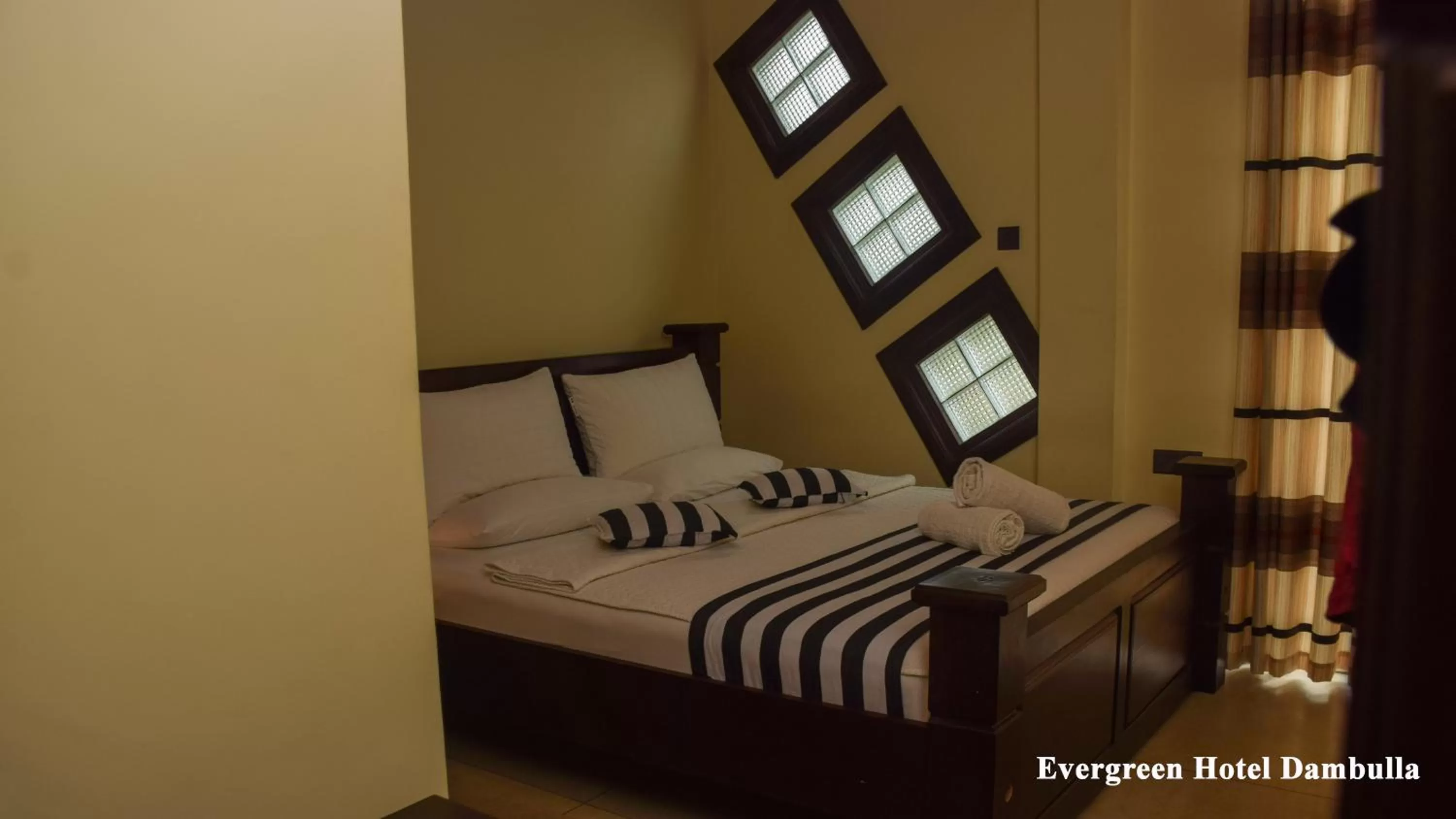 Photo of the whole room, Bed in Evergreen Hotel Dambulla