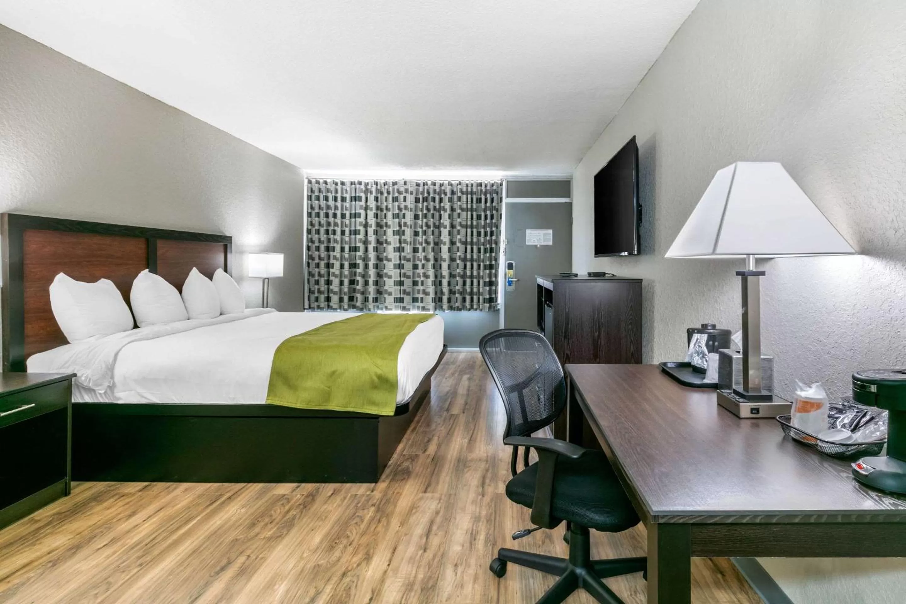 Photo of the whole room in Rodeway Inn Kingston Springs