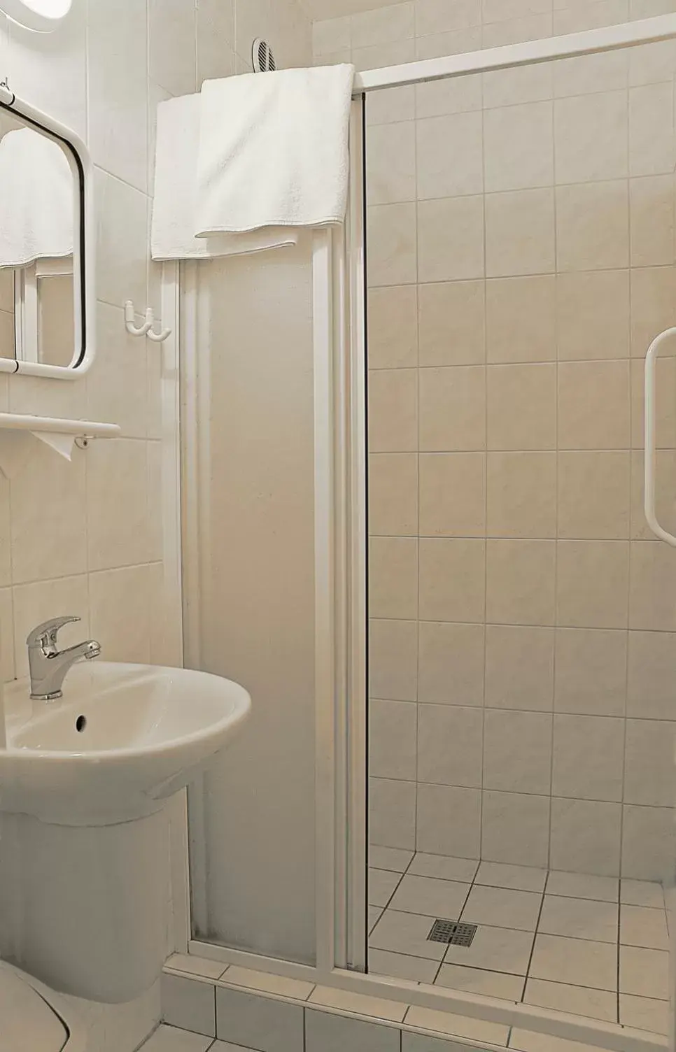 Economy Double Room - single occupancy in Hotel Adamantino Economy Double Room - single occupancy in Hotel Adamantino