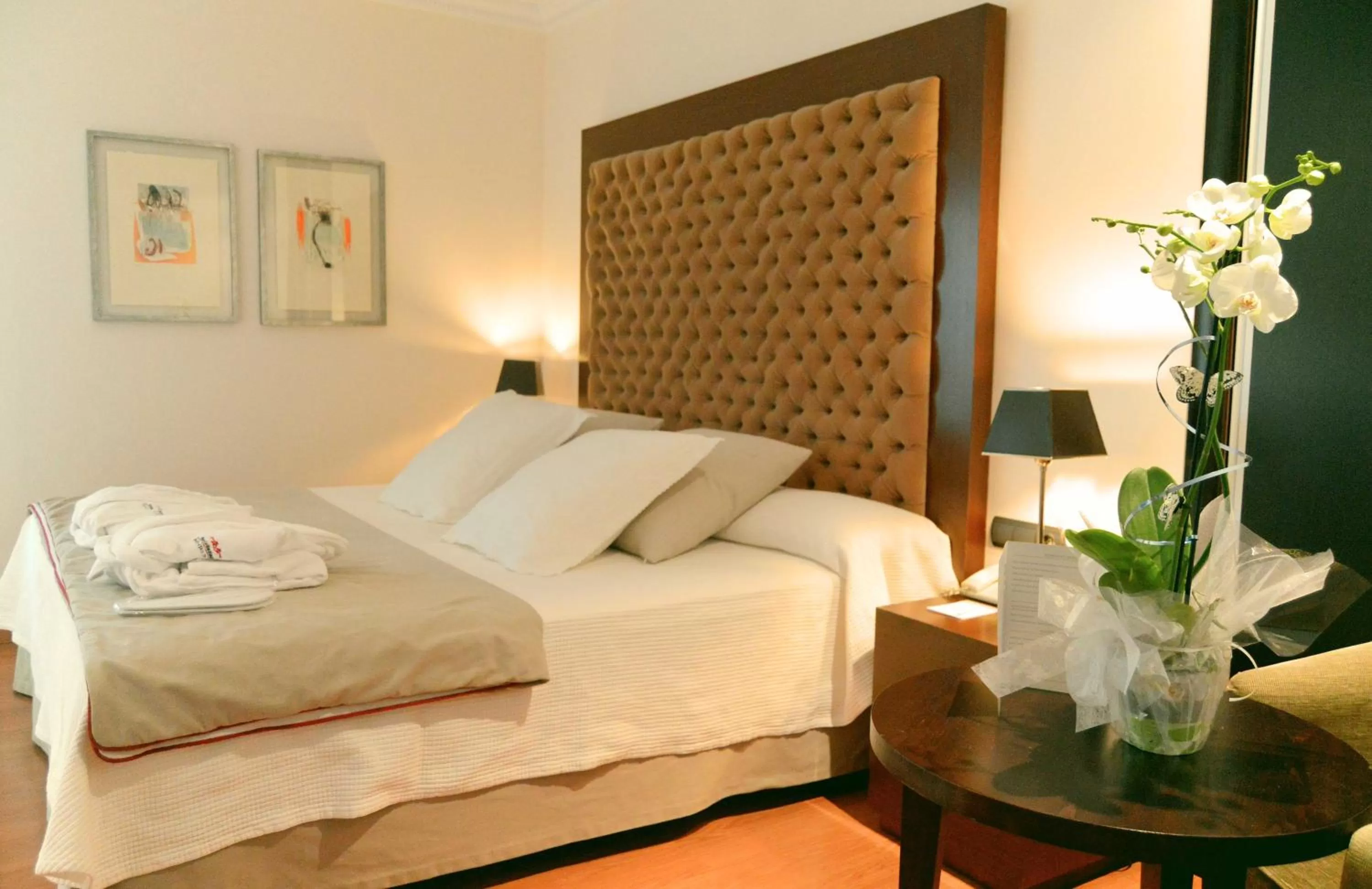 Photo of the whole room, Bed in FC Infantas de León