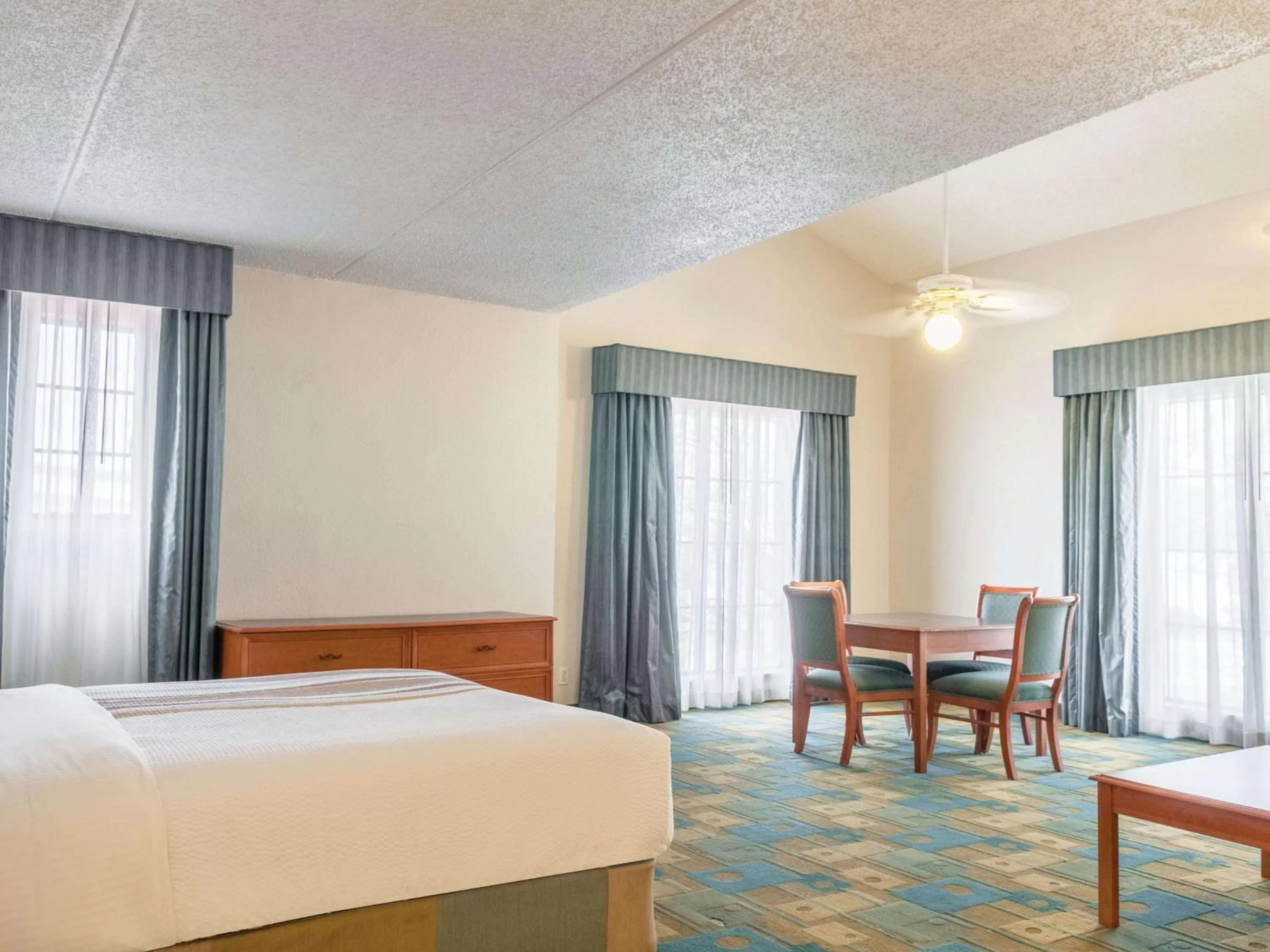 Photo of the whole room in La Quinta Inn by Wyndham New Orleans West Bank / Gretna
