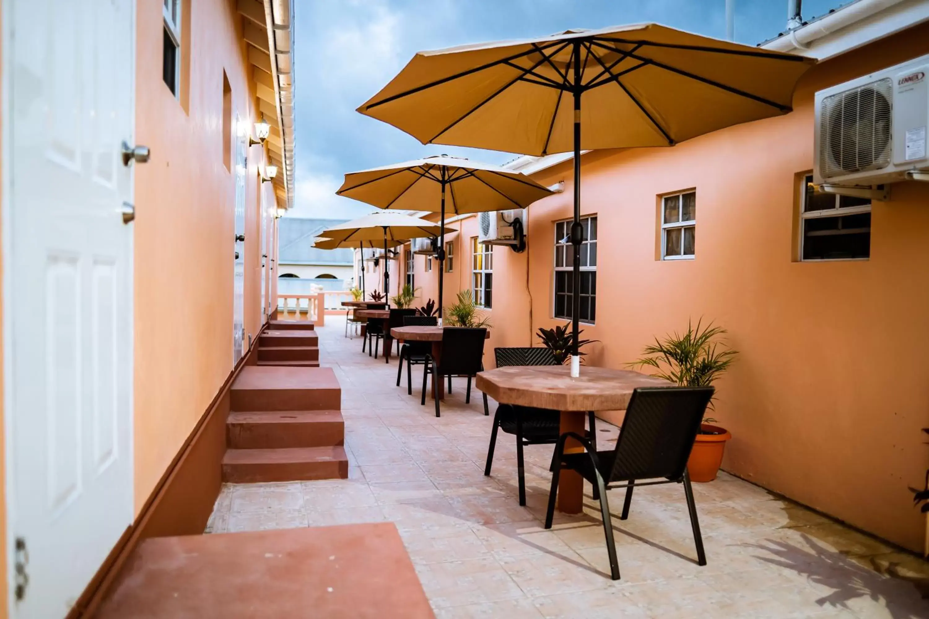 One-Bedroom Suite in Connie's Comfort Suites One-Bedroom Suite in Connie's Comfort Suites