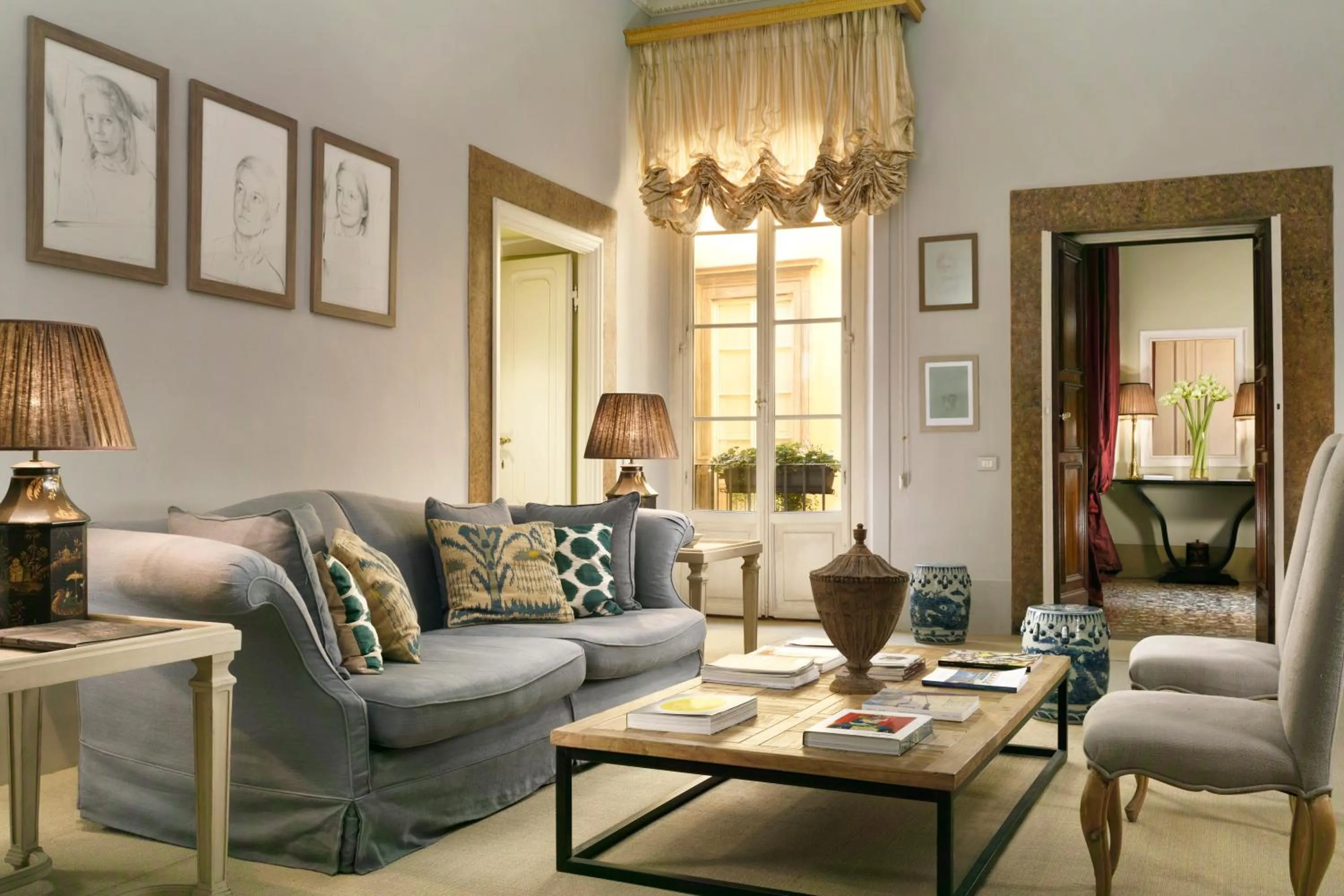 Communal lounge/ TV room in Al Palazzo del Marchese di Camugliano Residenza d'Epoca