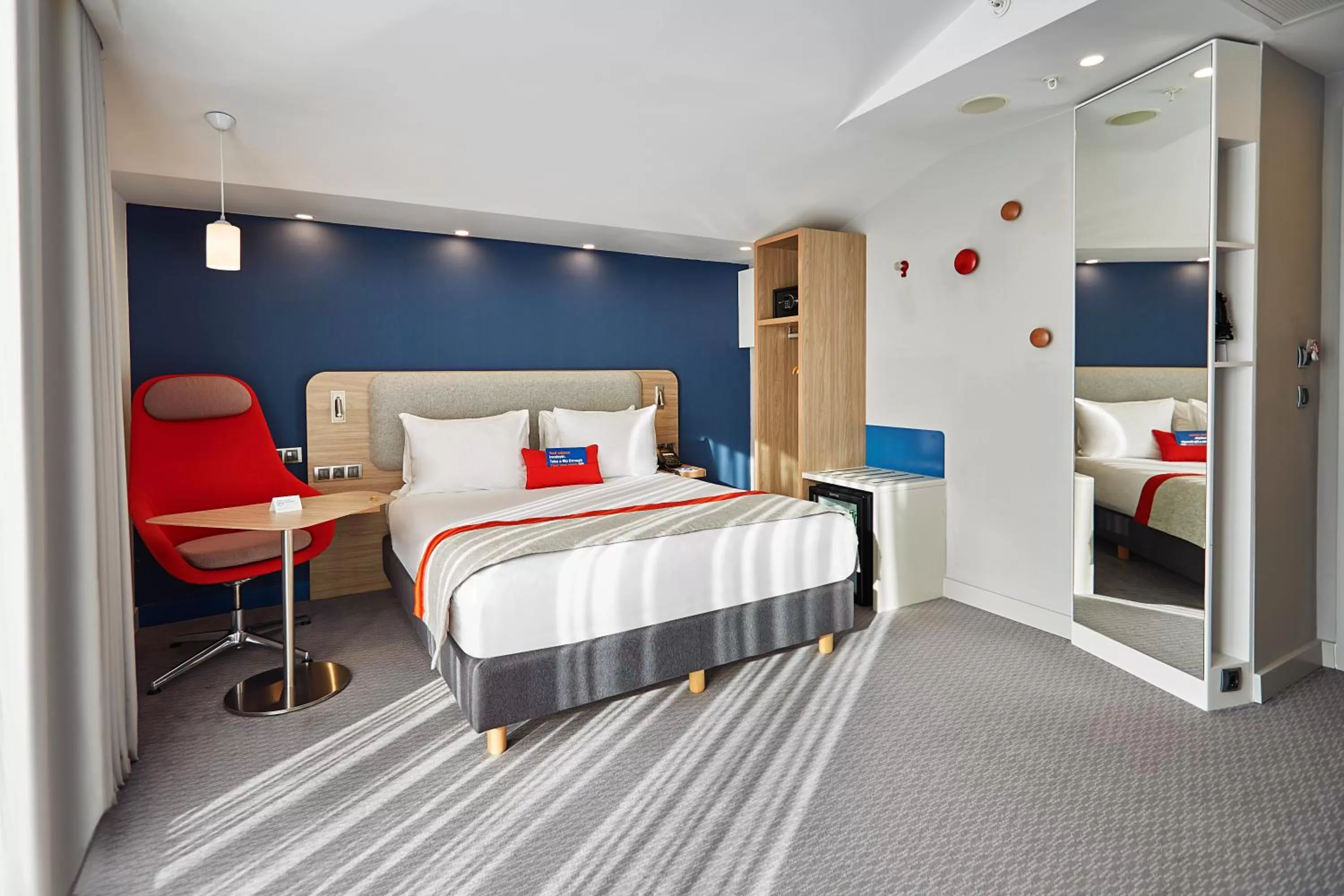 Bed in Holiday Inn Express - Istanbul - Atakoy Metro by IHG