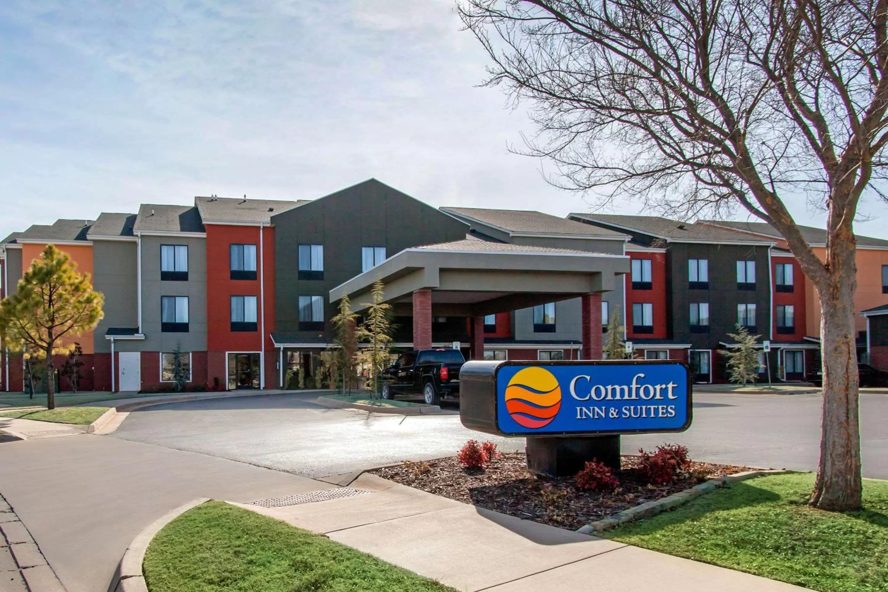 Property building in Comfort Inn & Suites Norman near University