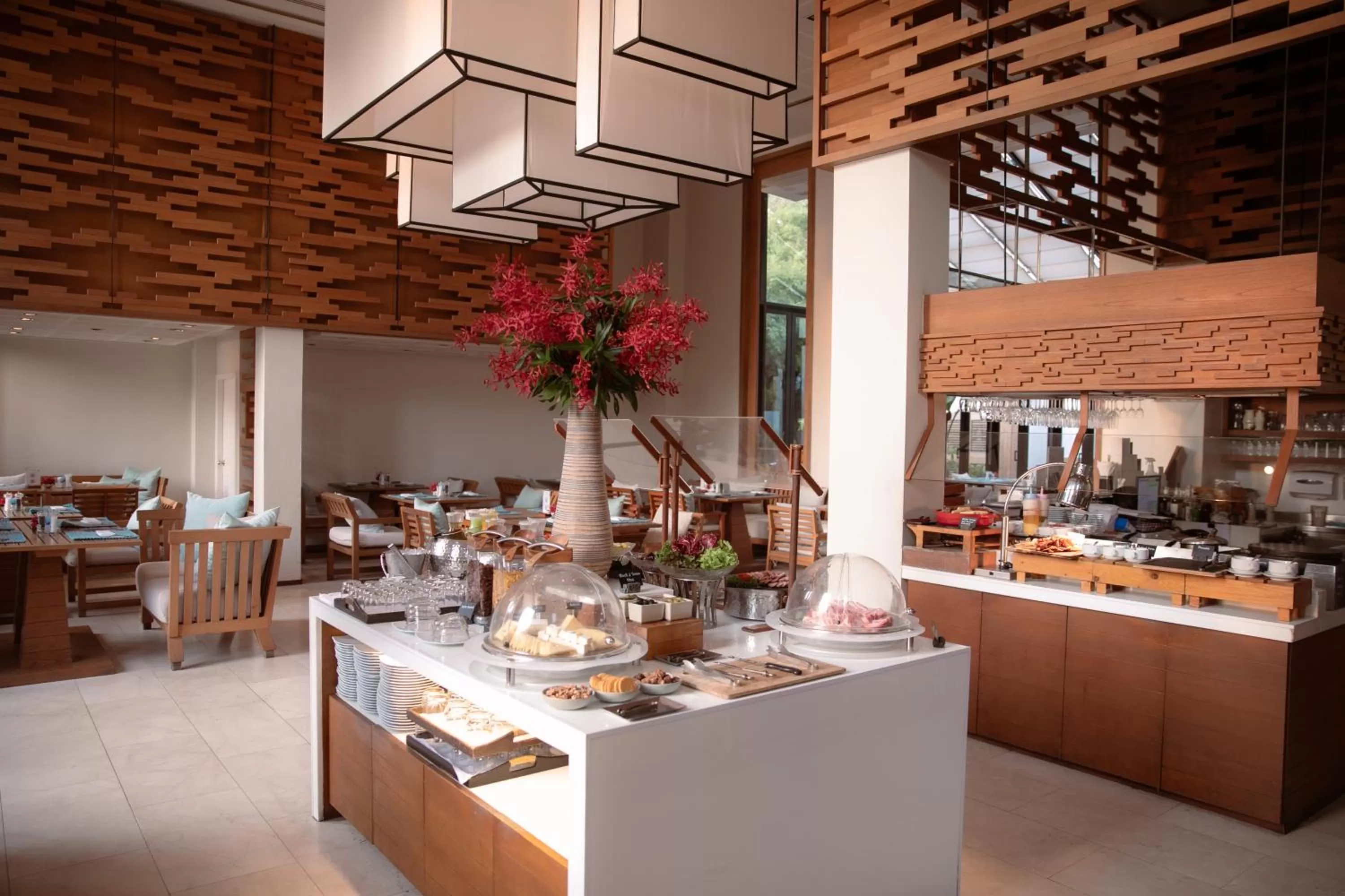 Restaurant/places to eat in Cape Nidhra Hotel