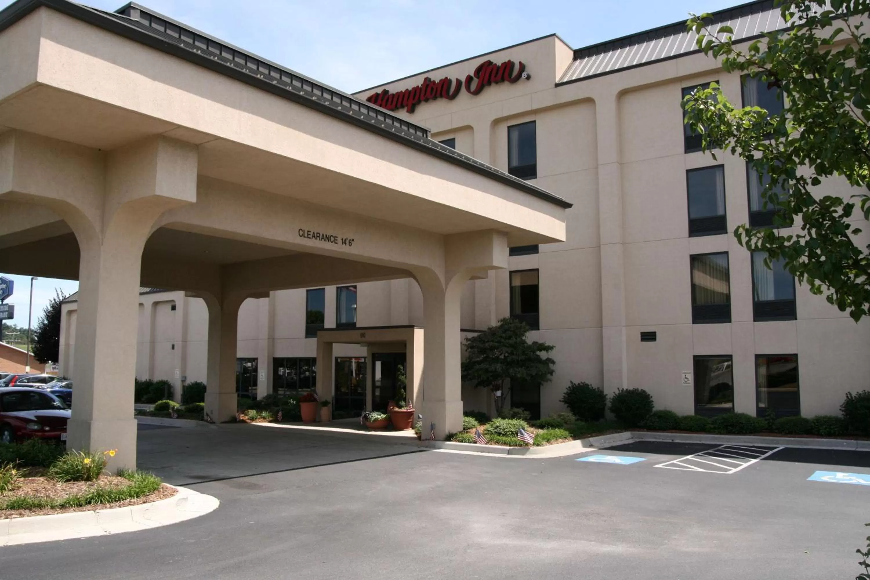 Property building in Hampton Inn - Hillsville