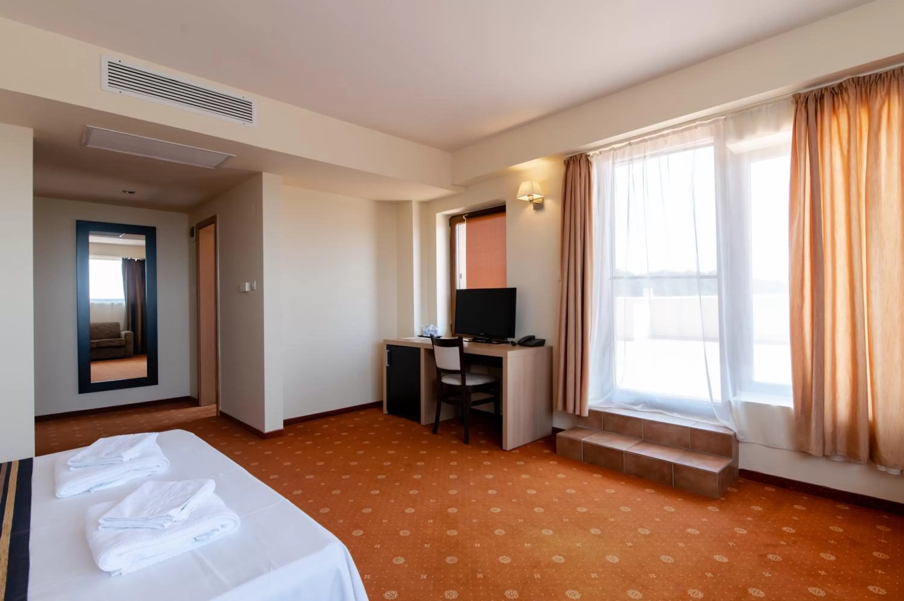 Balcony/Terrace, Bed in Hotel Oxford By TimHotels