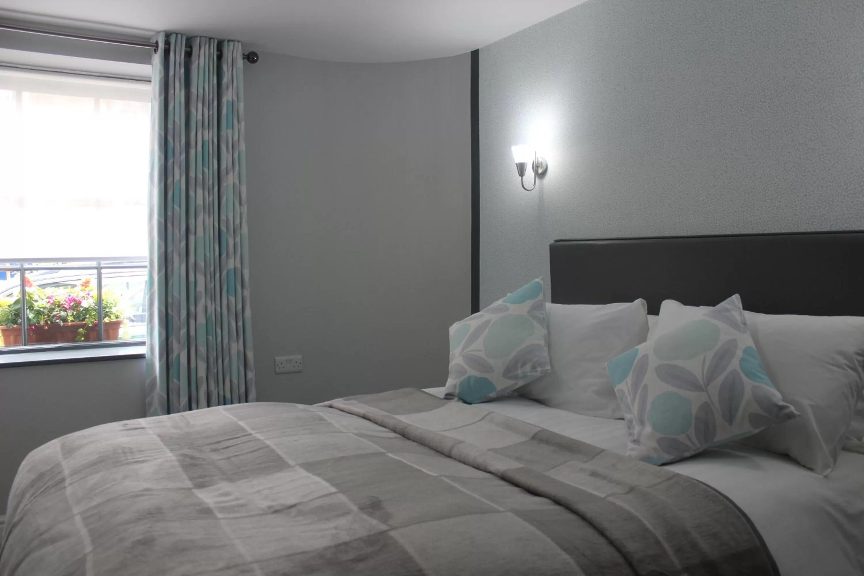 Bed in The Royal Hotel and Bar