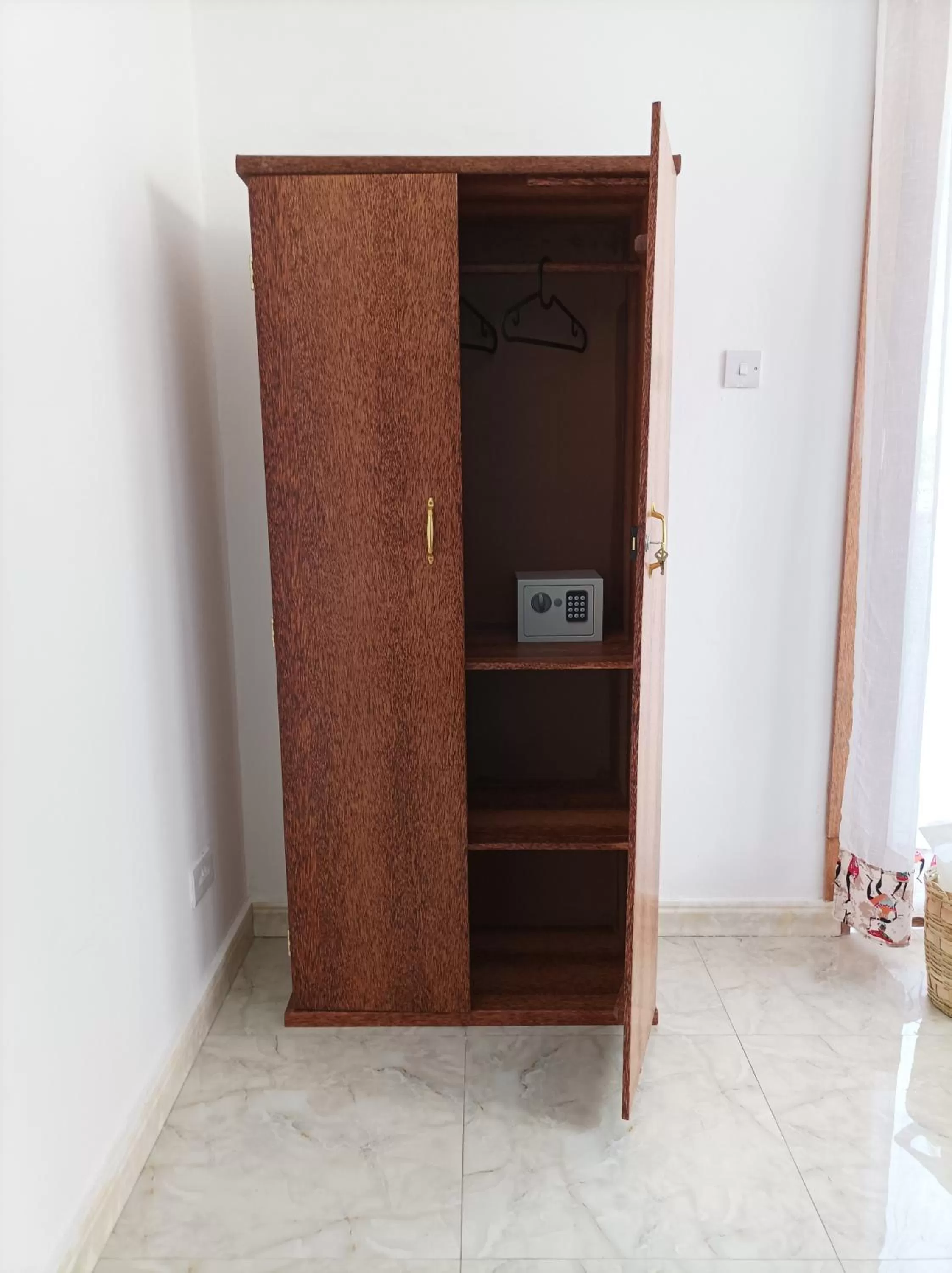 wardrobe, TV/Entertainment Center in Zanzicrown