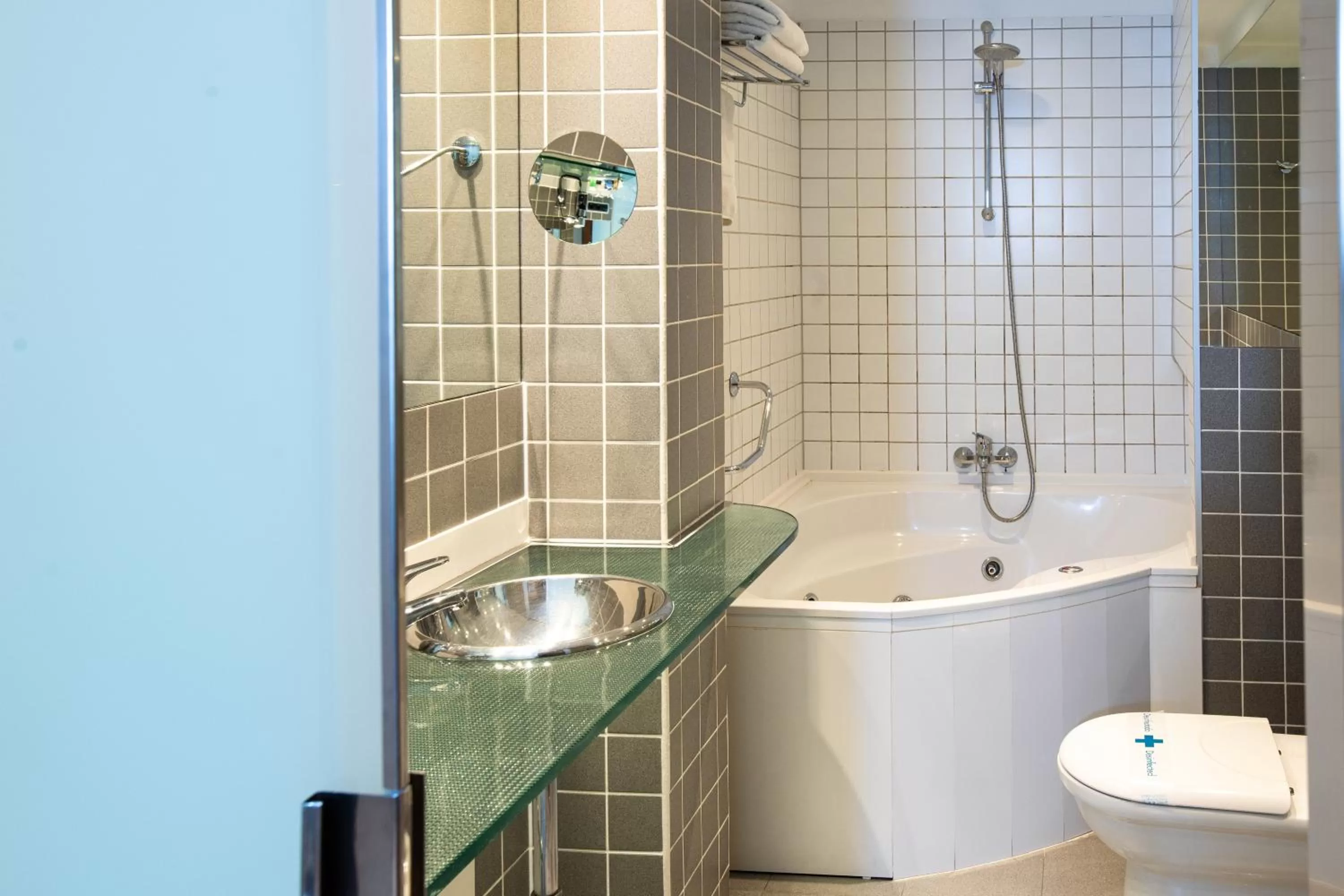 Hot Tub in Hotel Plaza