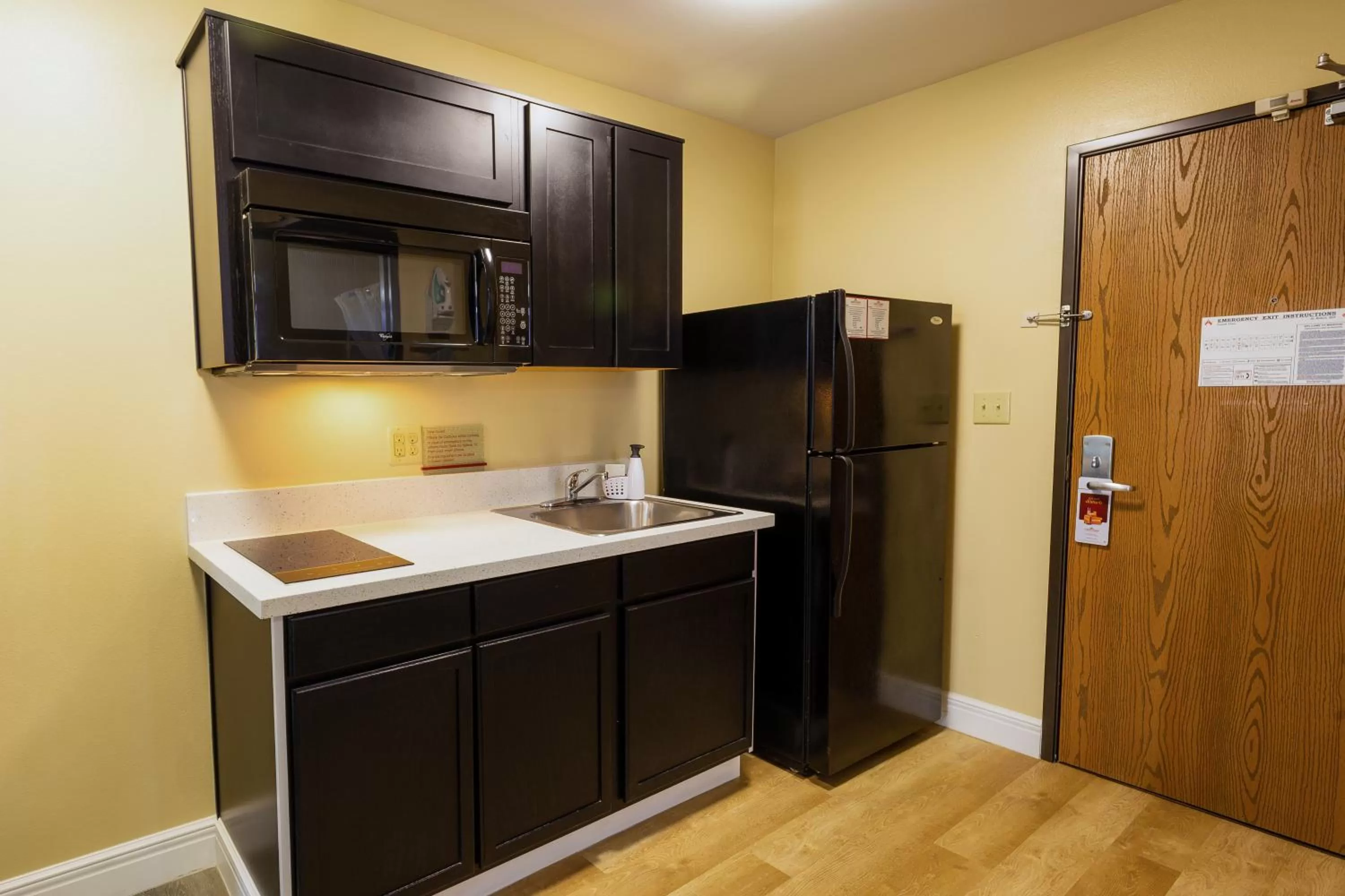 Kitchen or kitchenette in Hawthorn Extended Stay by Wyndham Saint Robert