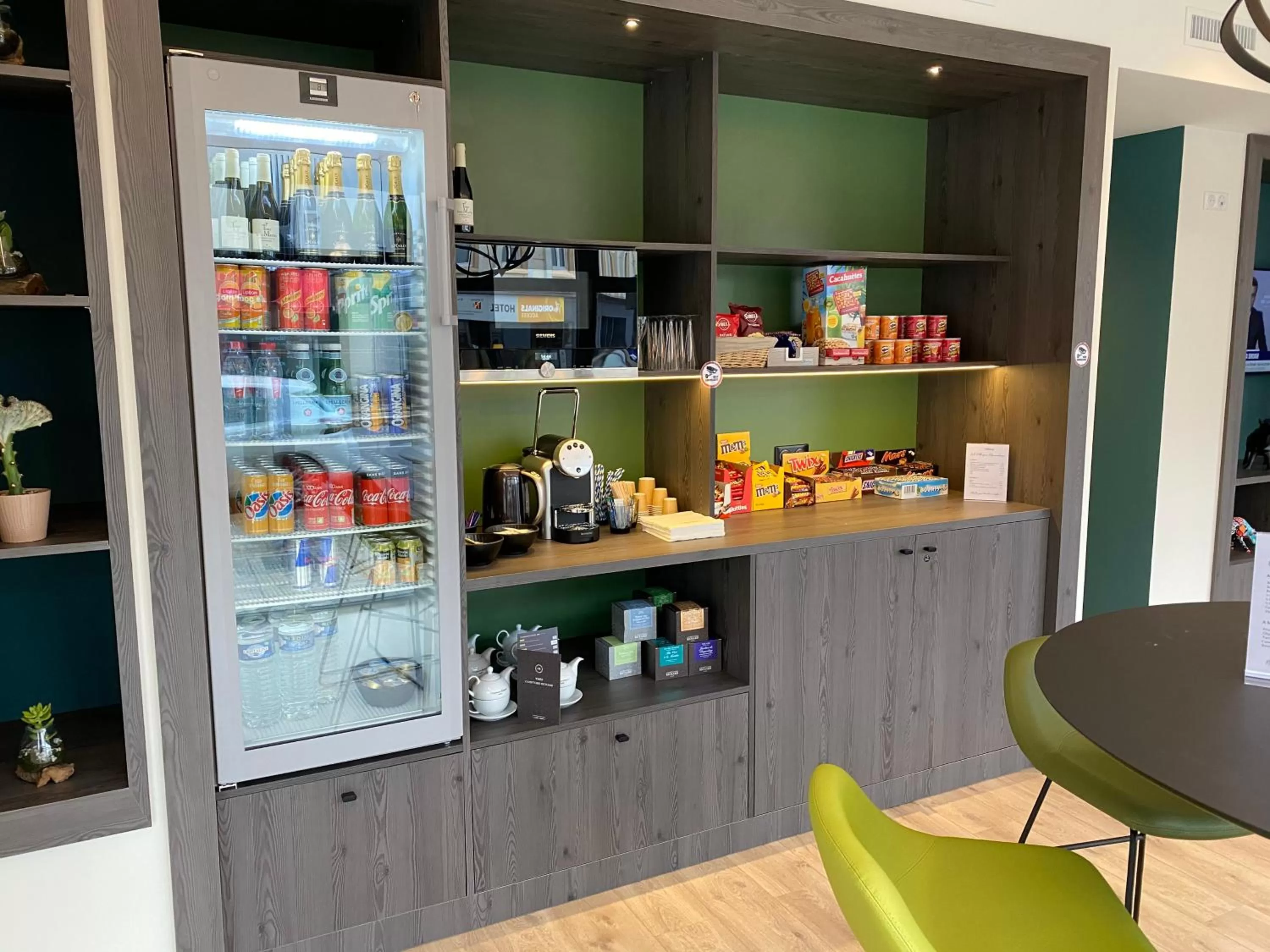 On-site shops in Hôtel The Originals City Le Berry - proche centre-ville - Gare - parking - recharge véhicule