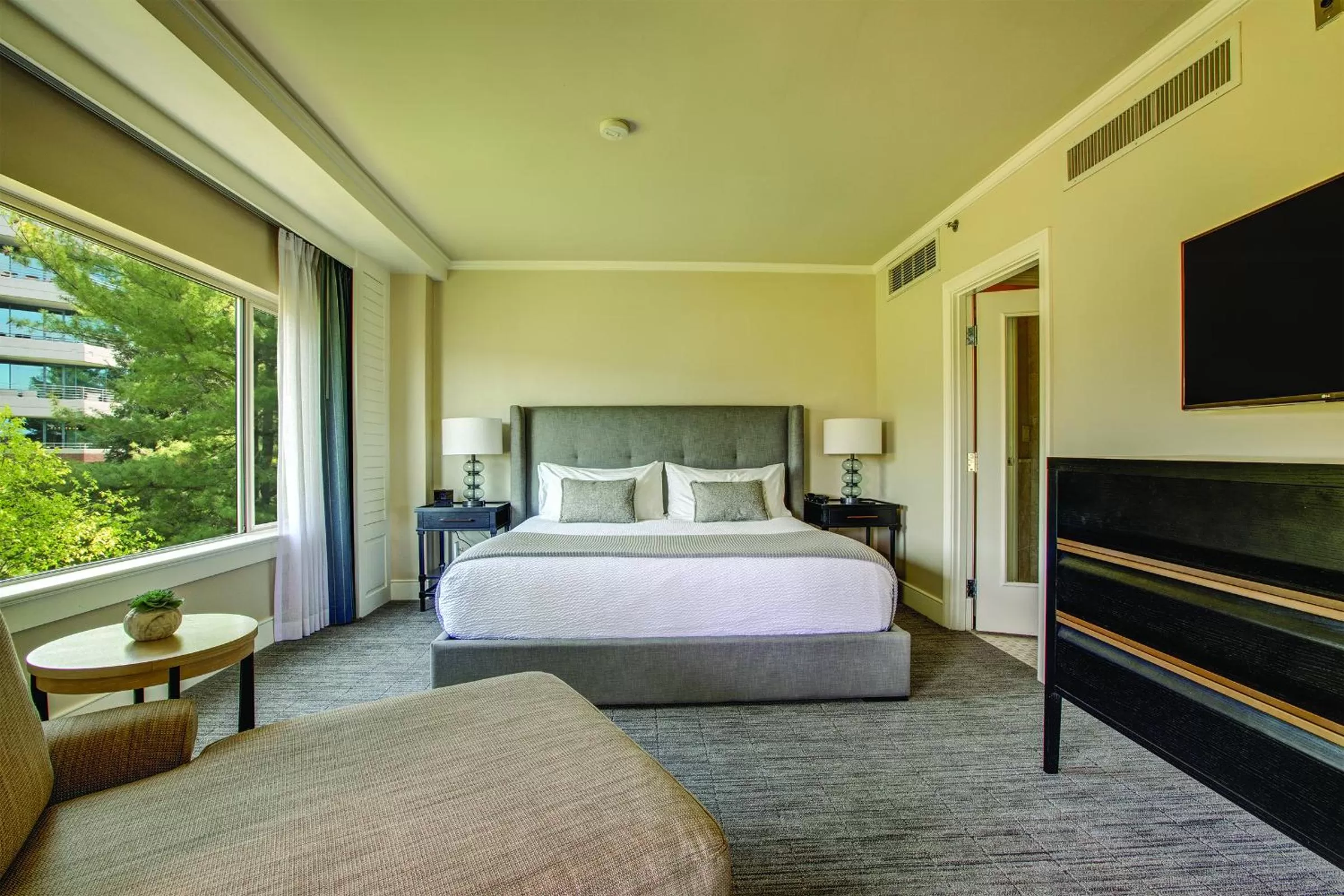 Bedroom, Bed in The Woodmark Hotel & Still Spa on Lake Washington