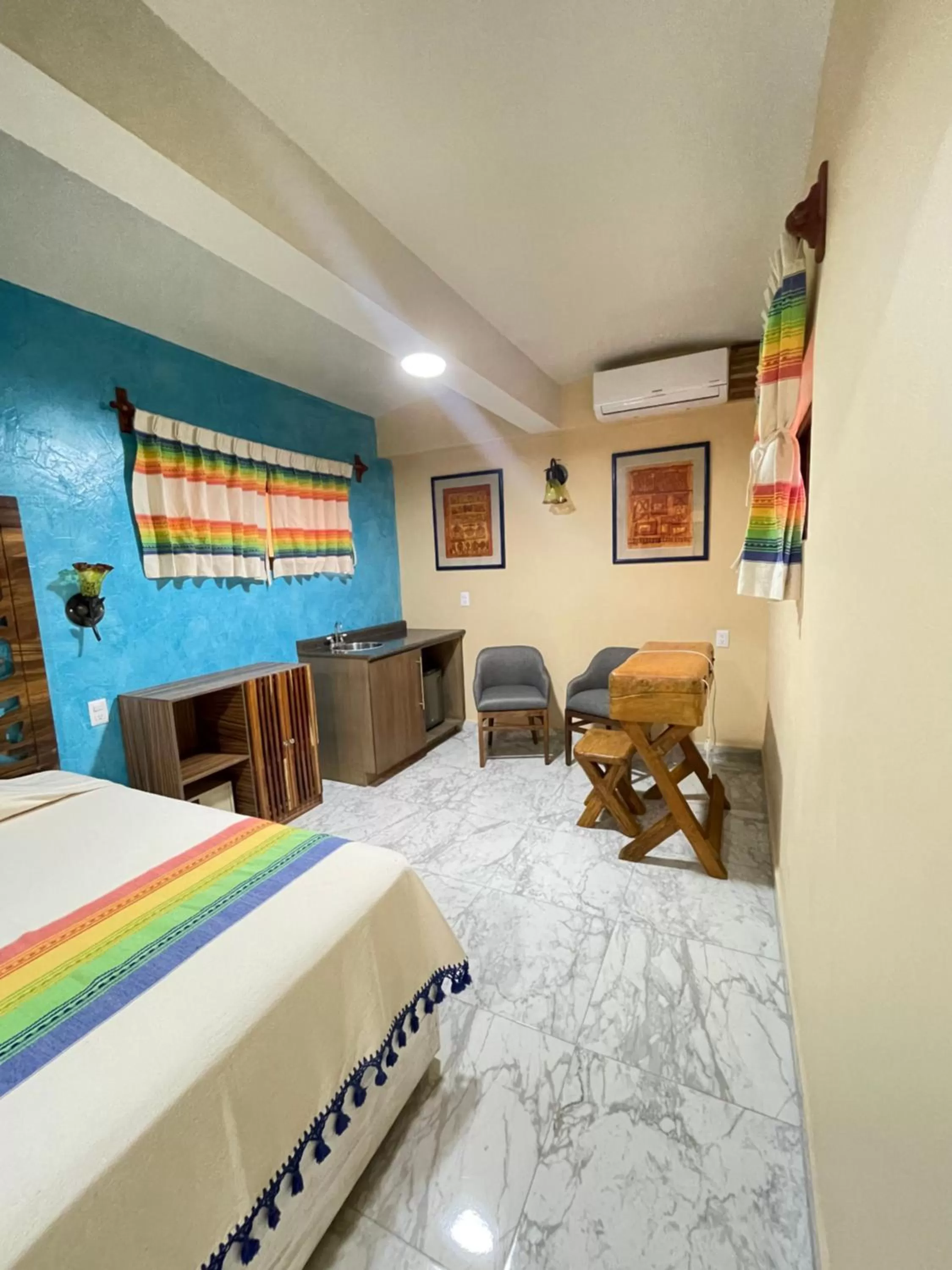 Living room, Bed in Suites Cárdon