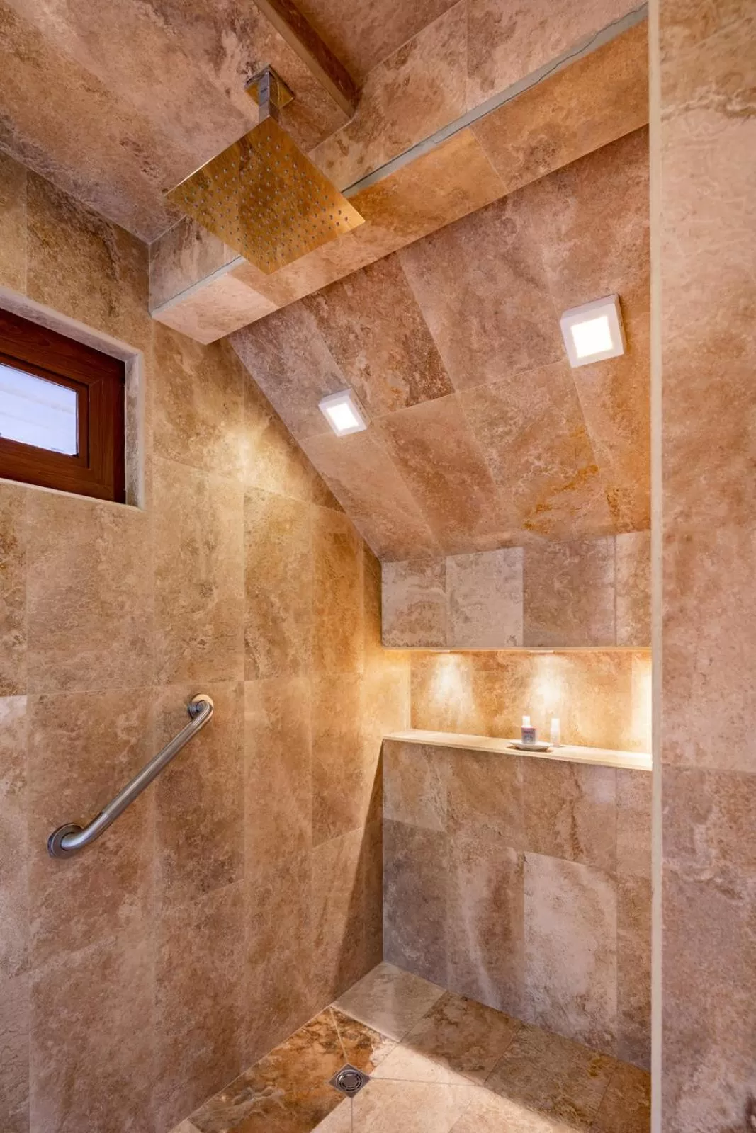 Shower, Bathroom in Luna Volcán, Adventure SPA