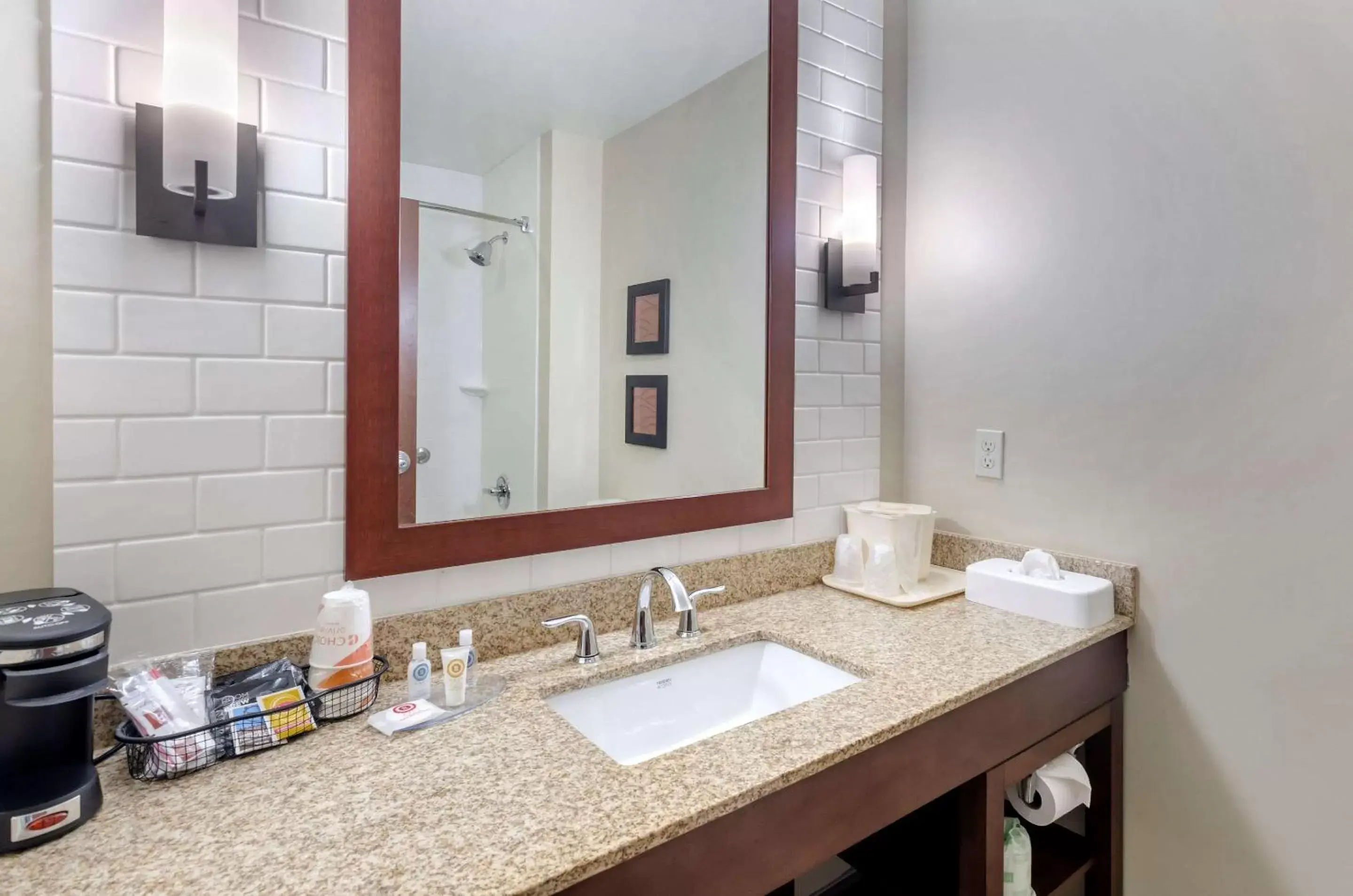 King Suite - Accessible/Non-Smoking in Comfort Inn & Suites Lynchburg Airport - University Area King Suite - Accessible/Non-Smoking in Comfort Inn & Suites Lynchburg Airport - University Area