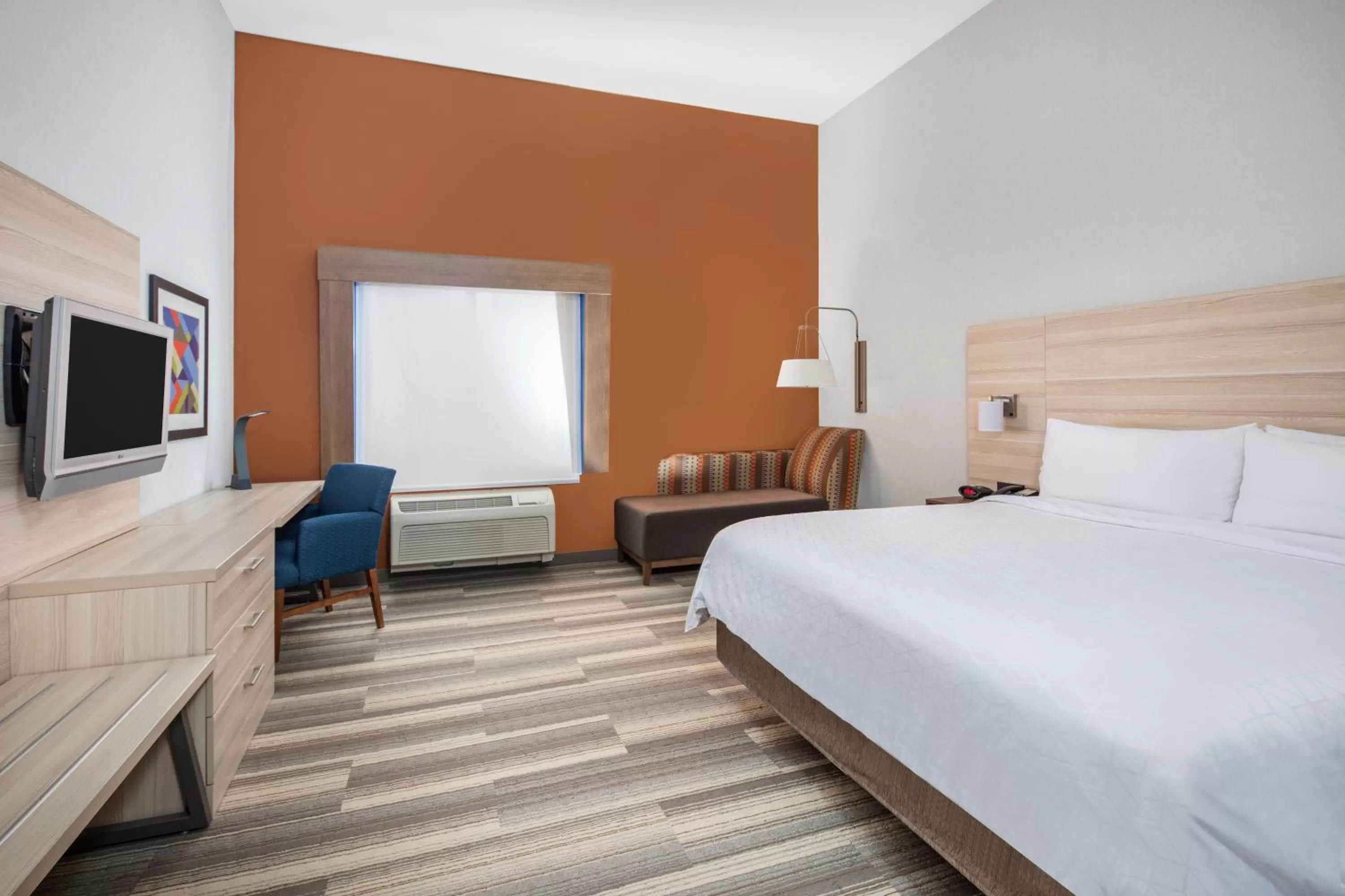 Photo of the whole room, Bed in Holiday Inn Express Ontario by IHG