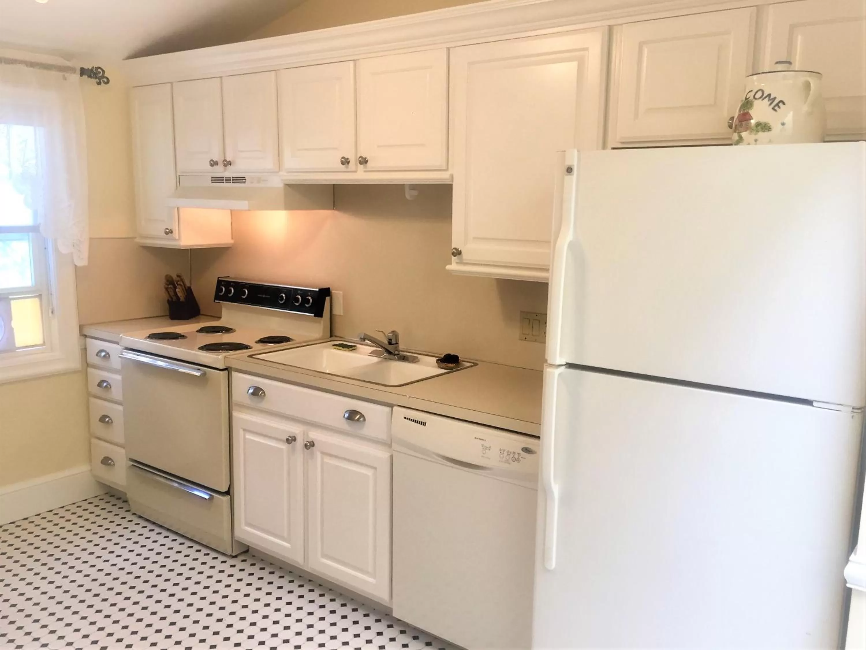 Communal kitchen in Heber Senator Bed and Breakfast