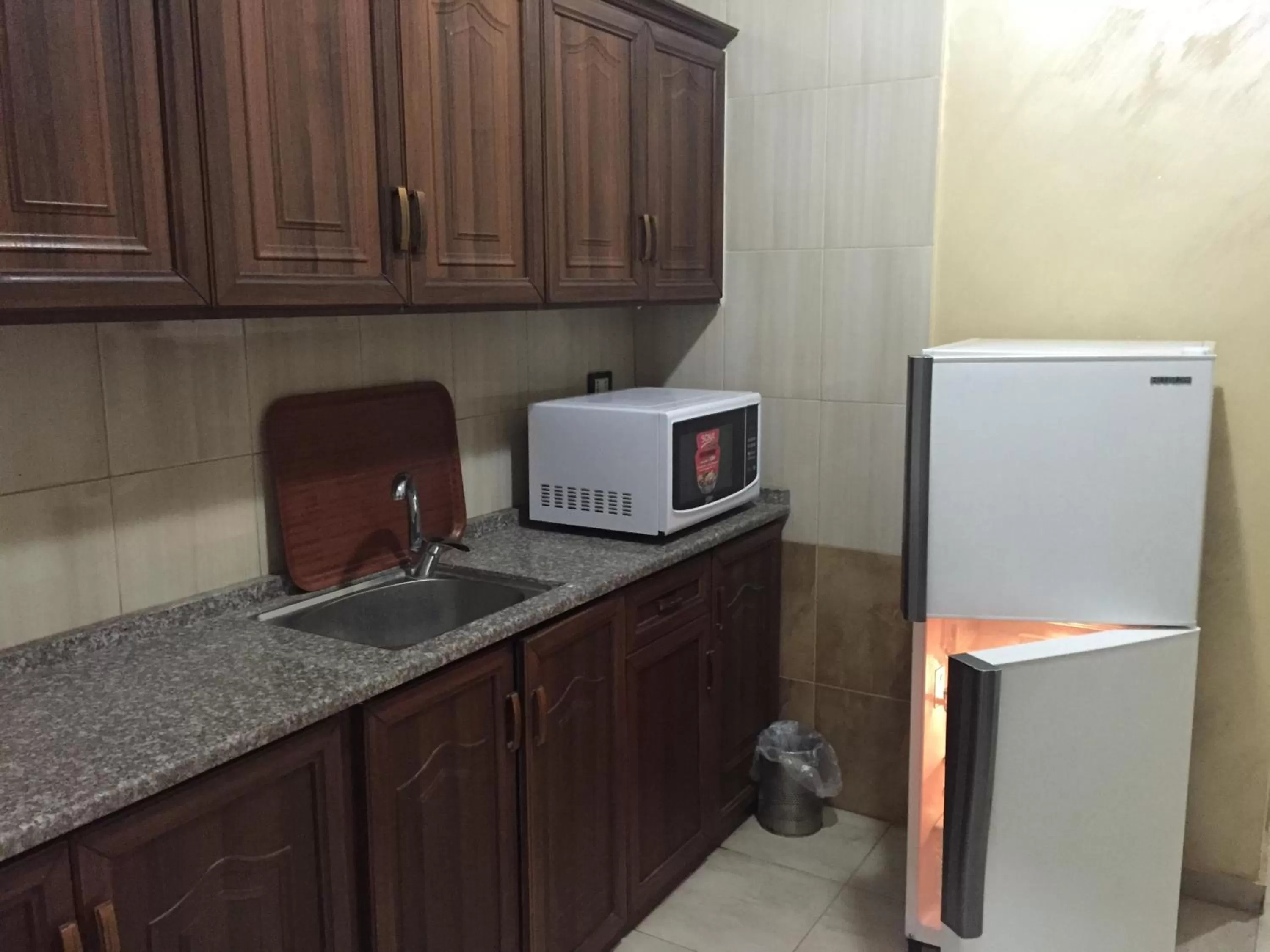 Kitchen/Kitchenette in Al Tawheed Hotel Apartments