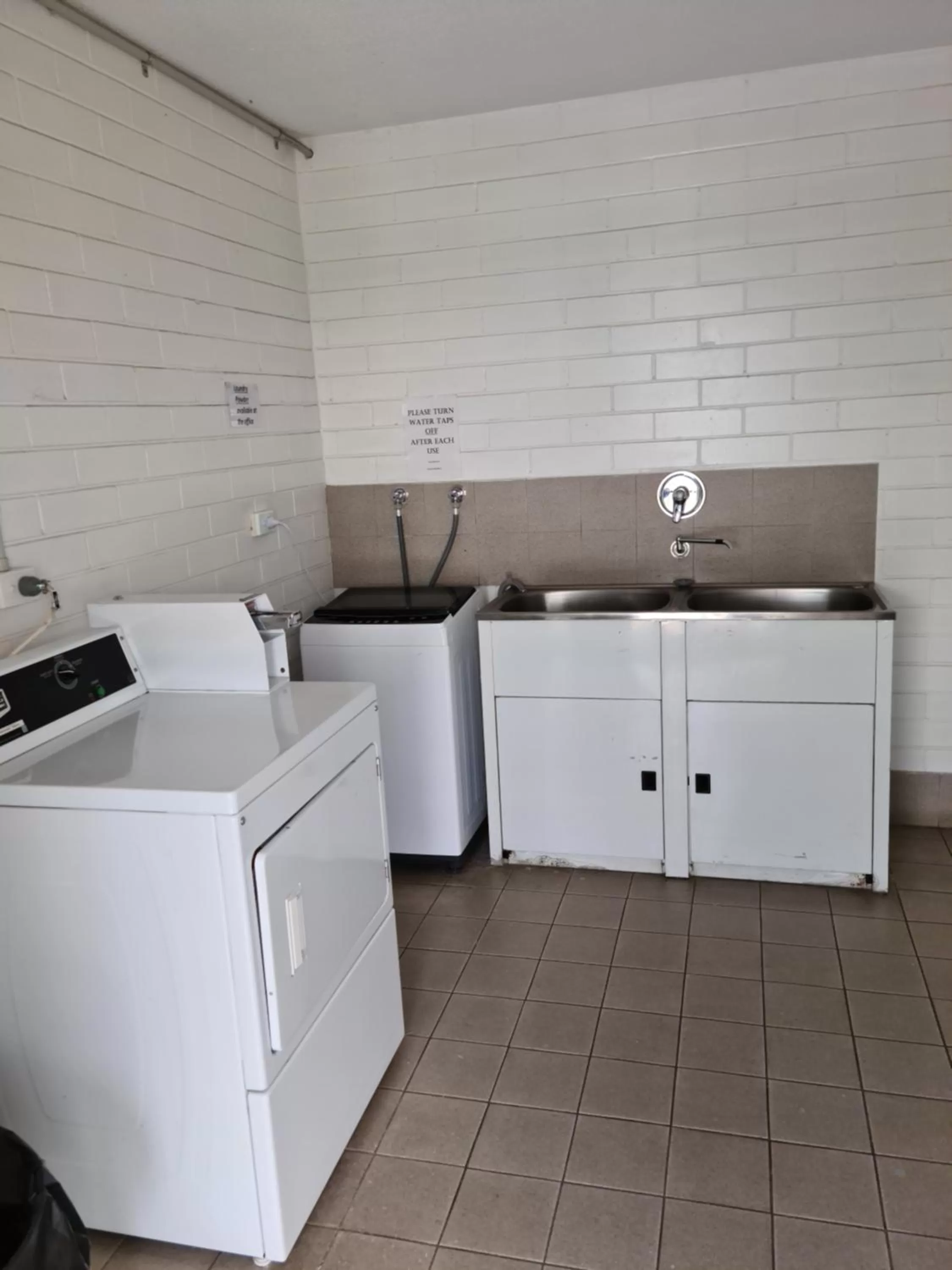 laundry in Dalby Manor Motor Inn
