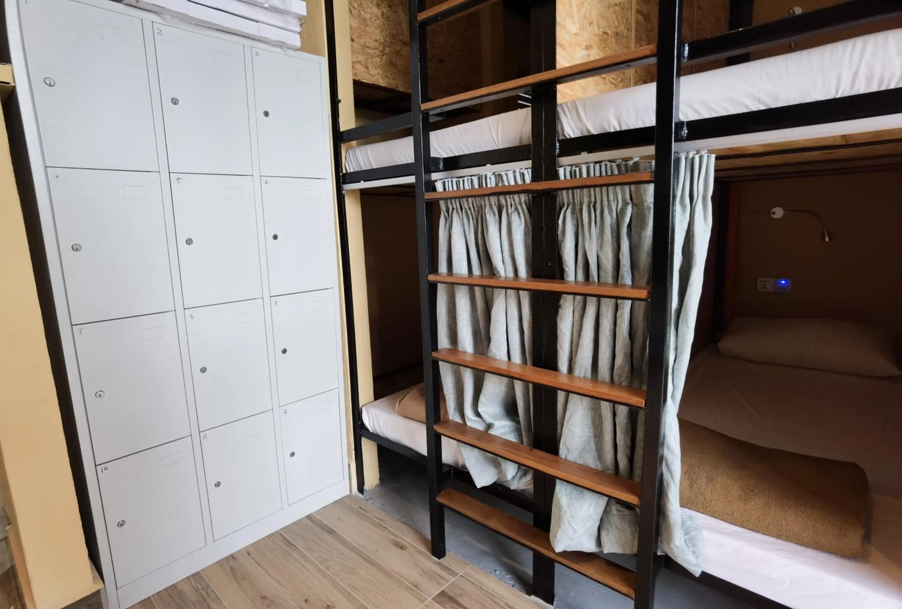 Bed in Leo Leisure Hotel @ Central Market