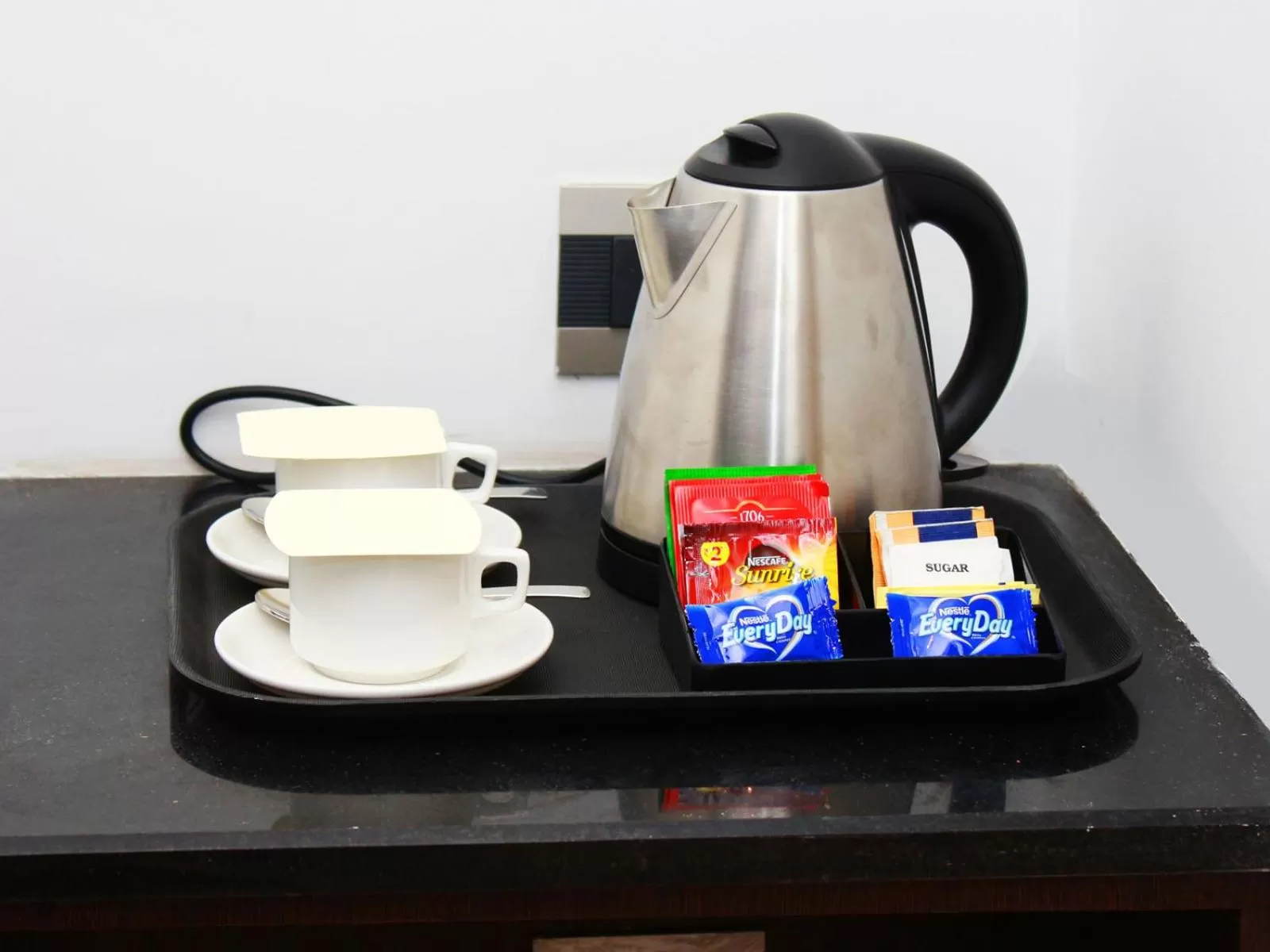 Coffee/tea facilities in Staylite Suites