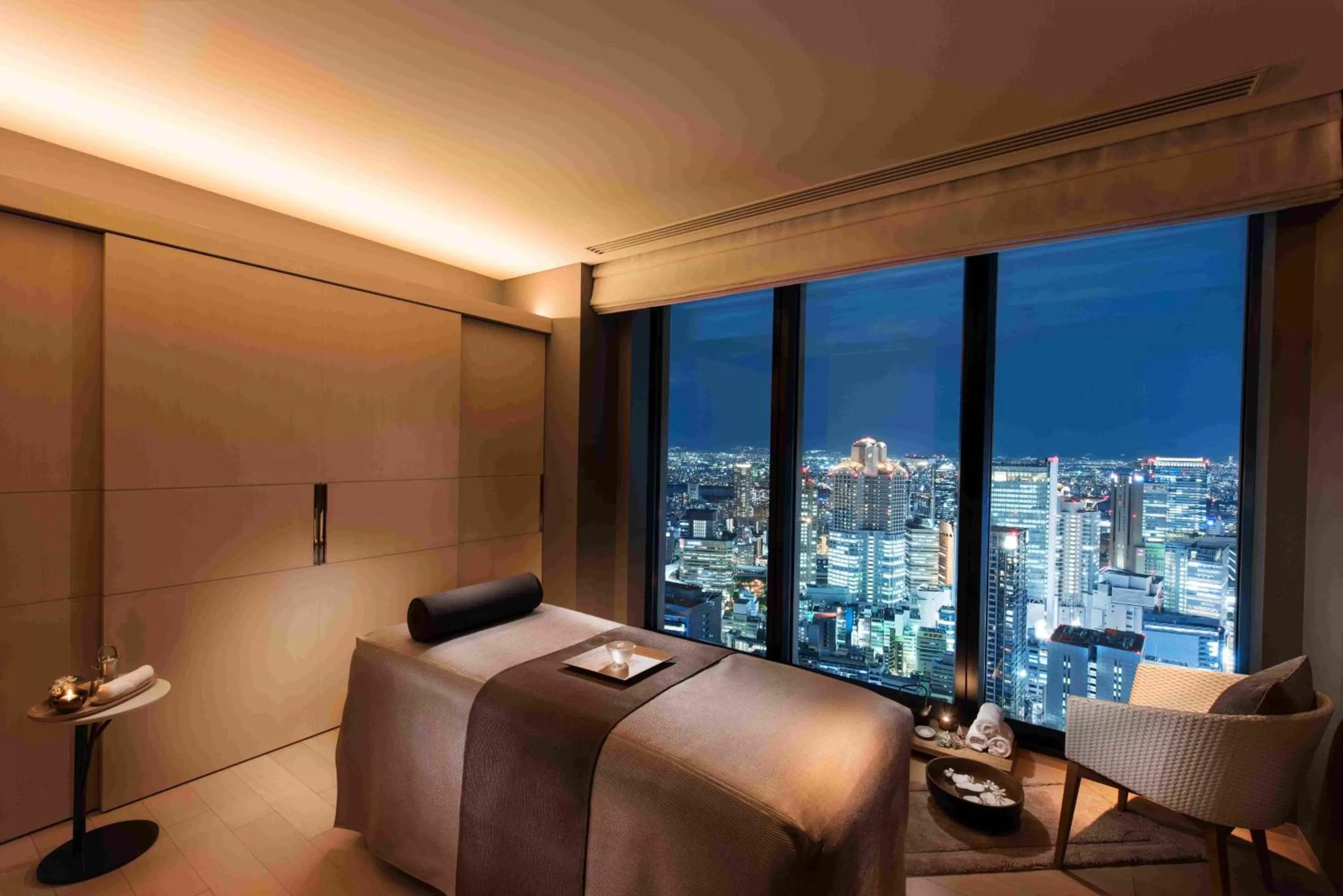 Spa and wellness centre/facilities, Bed in Conrad Osaka