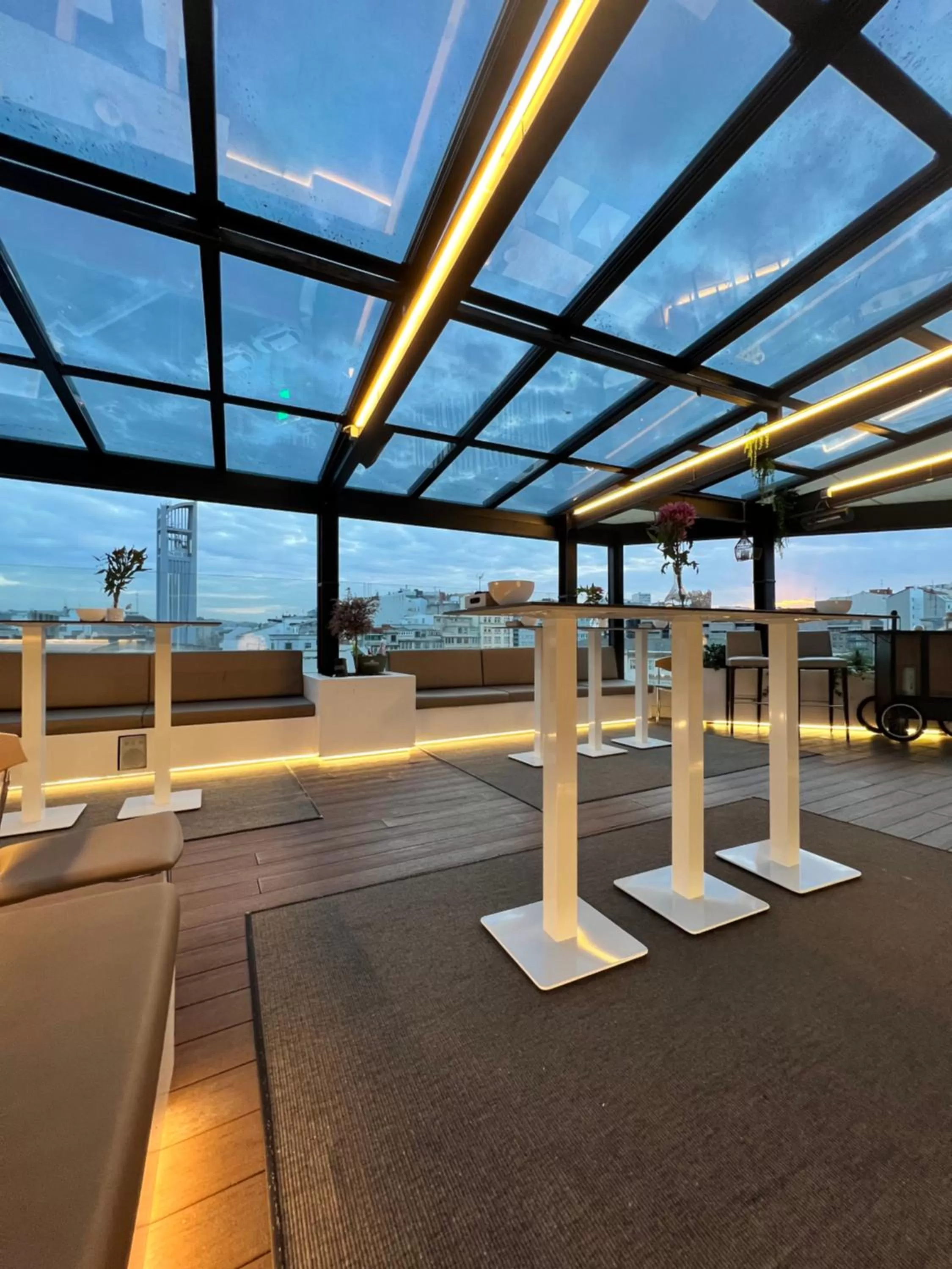 Restaurant/places to eat in Hotel Plaza