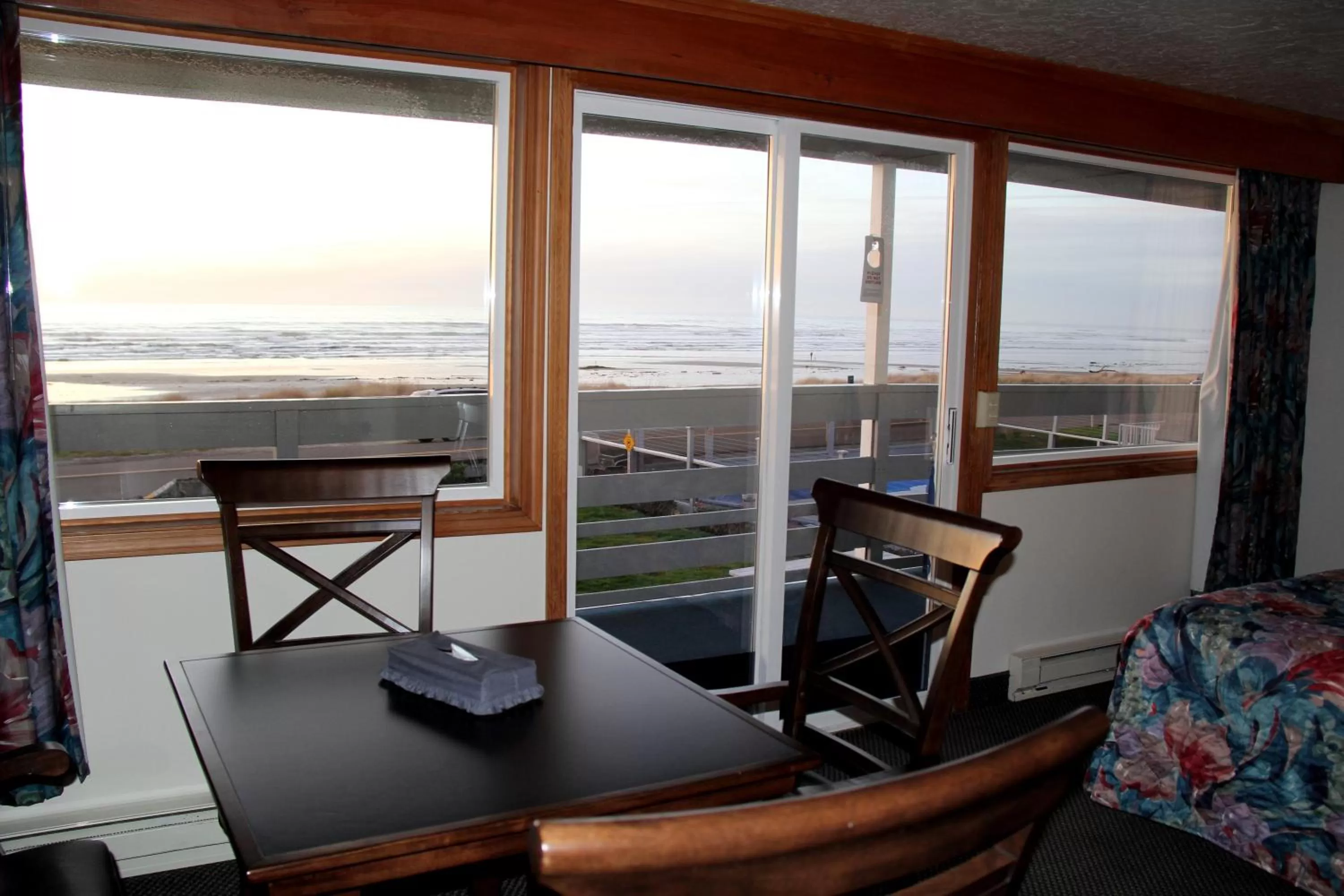 Dining area in Sunset Surf Motel