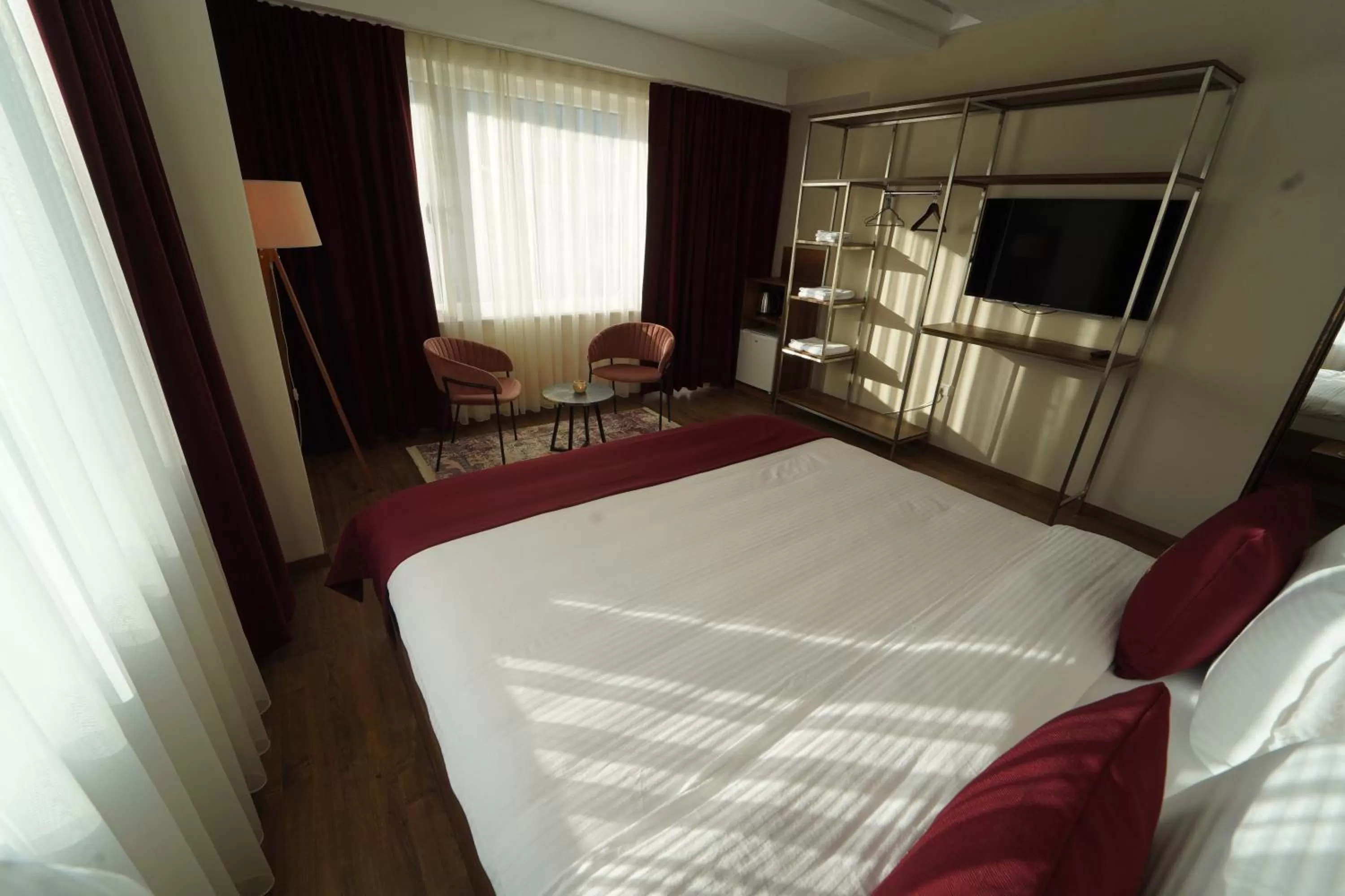 Photo of the whole room, Bed in Monarch Hotel