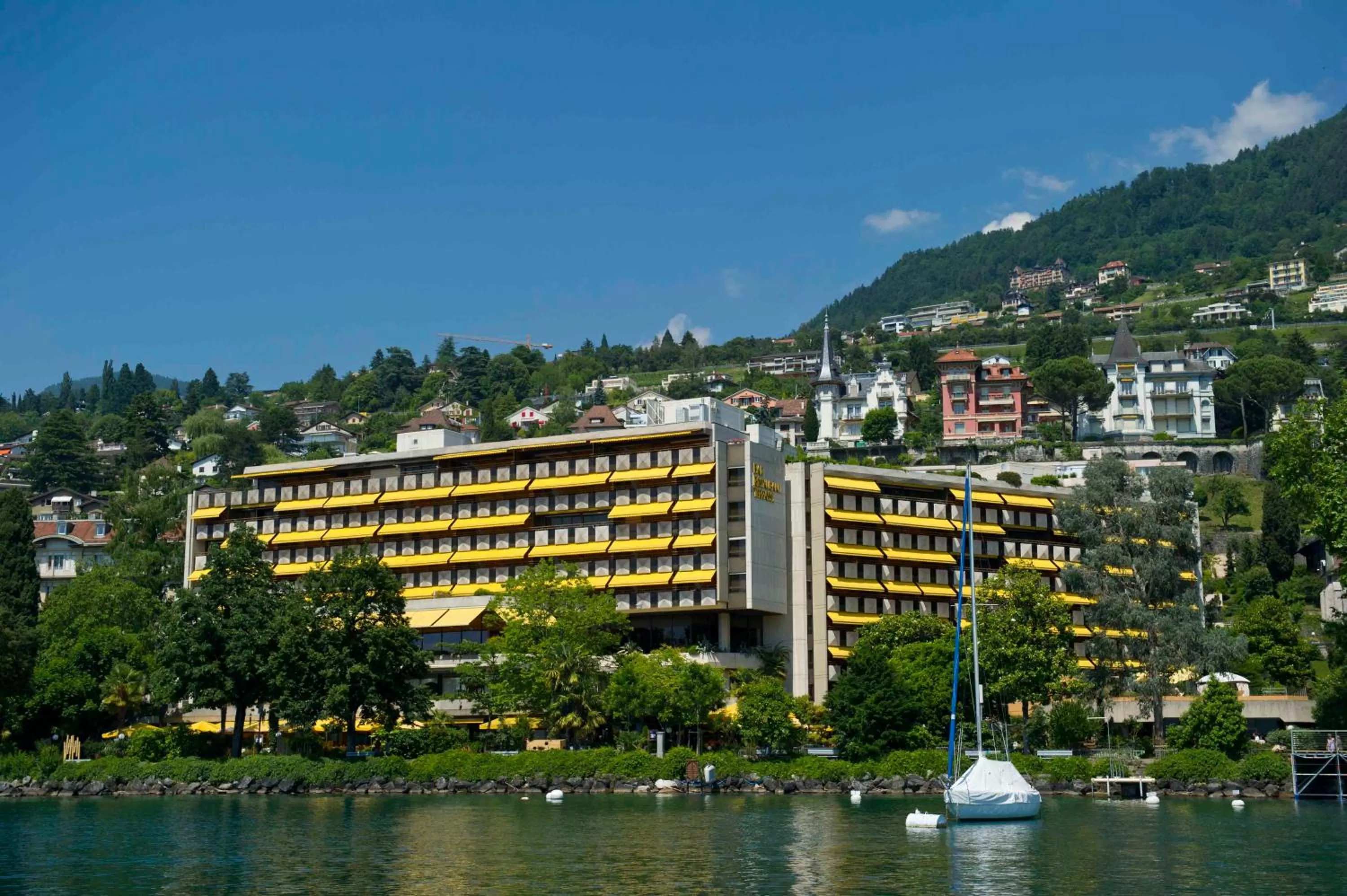 Facade/entrance in Royal Plaza Montreux