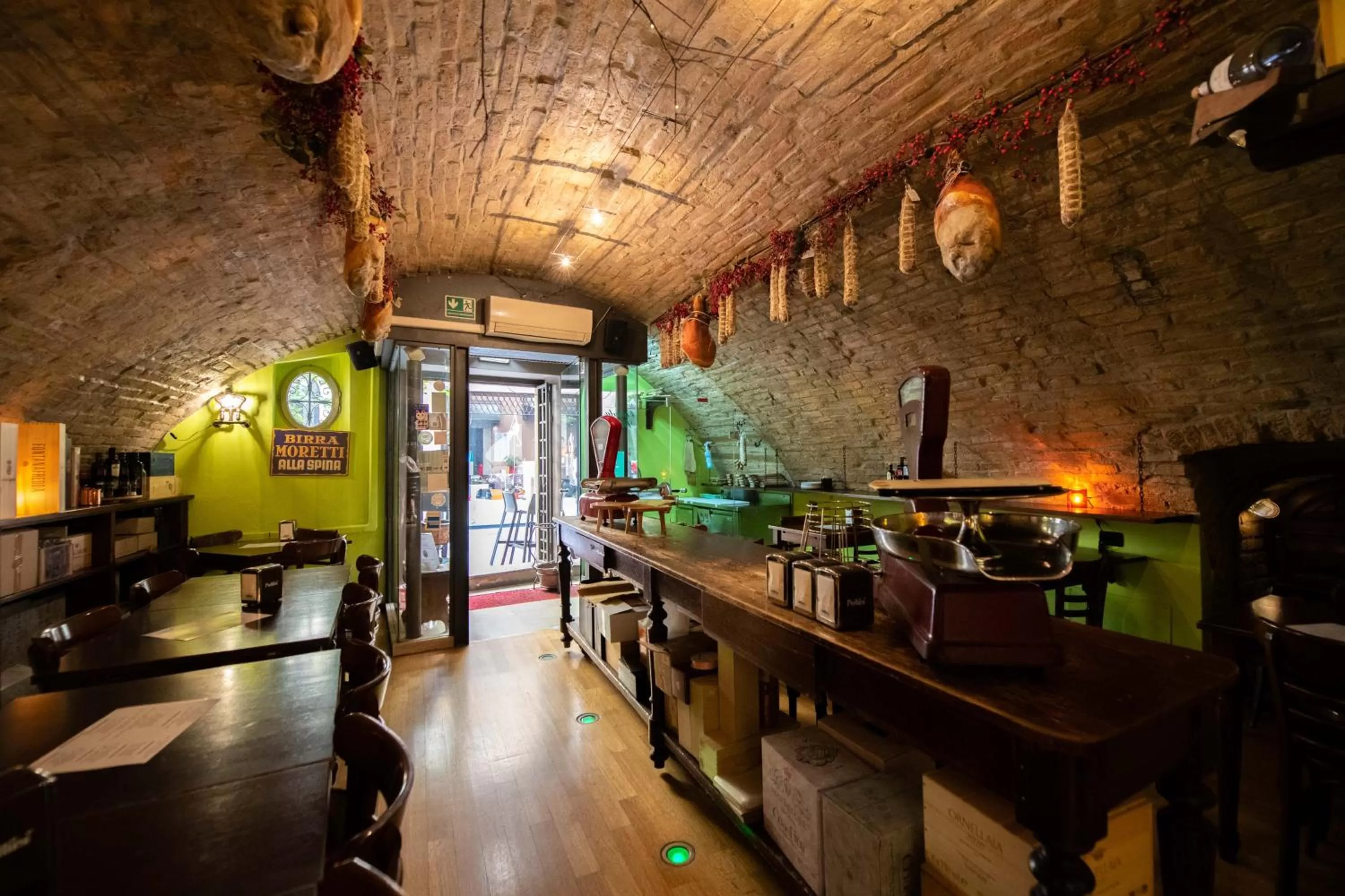 Restaurant/places to eat in Alessi Hotel Trattoria