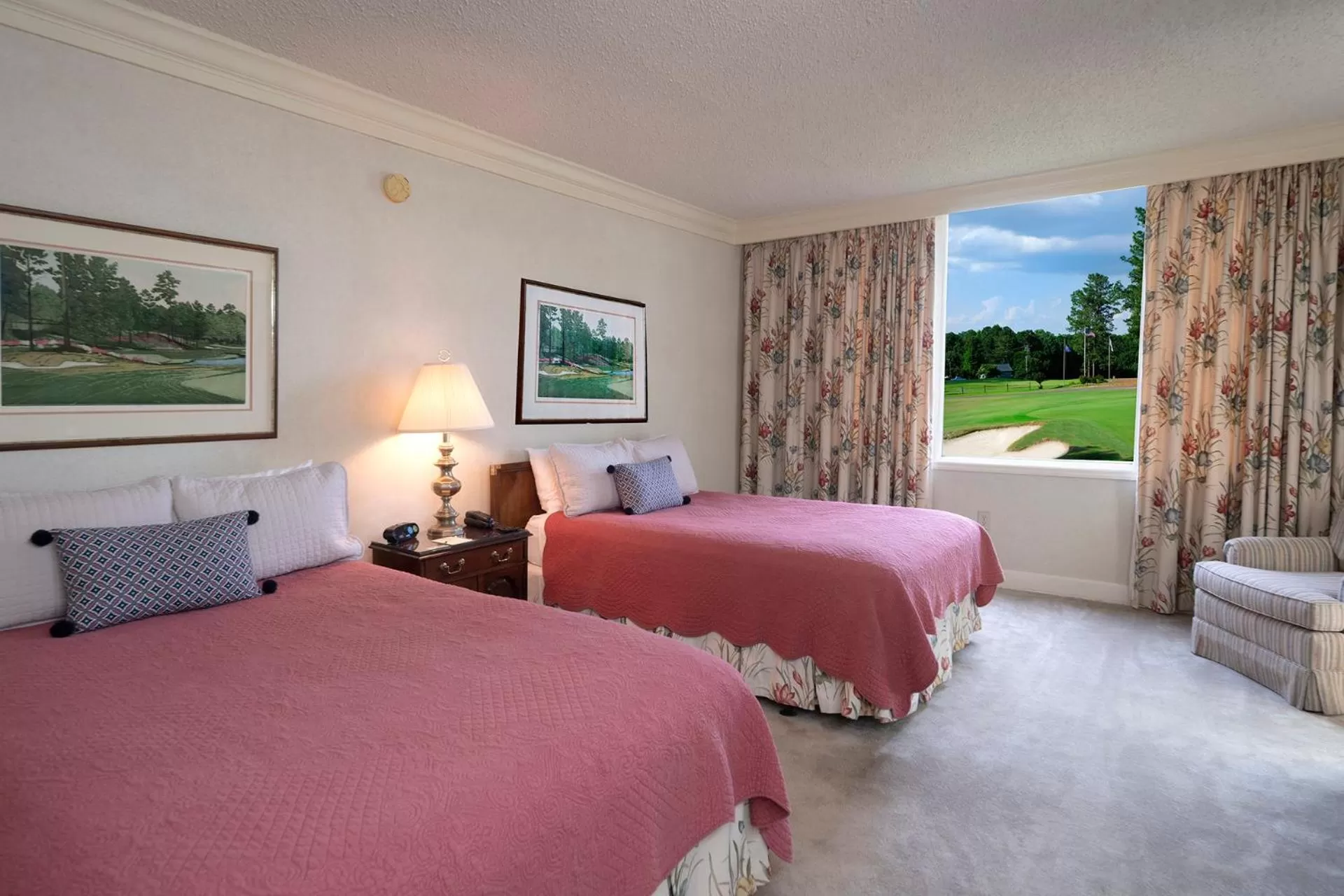 Bed in The Inn at Houndslake