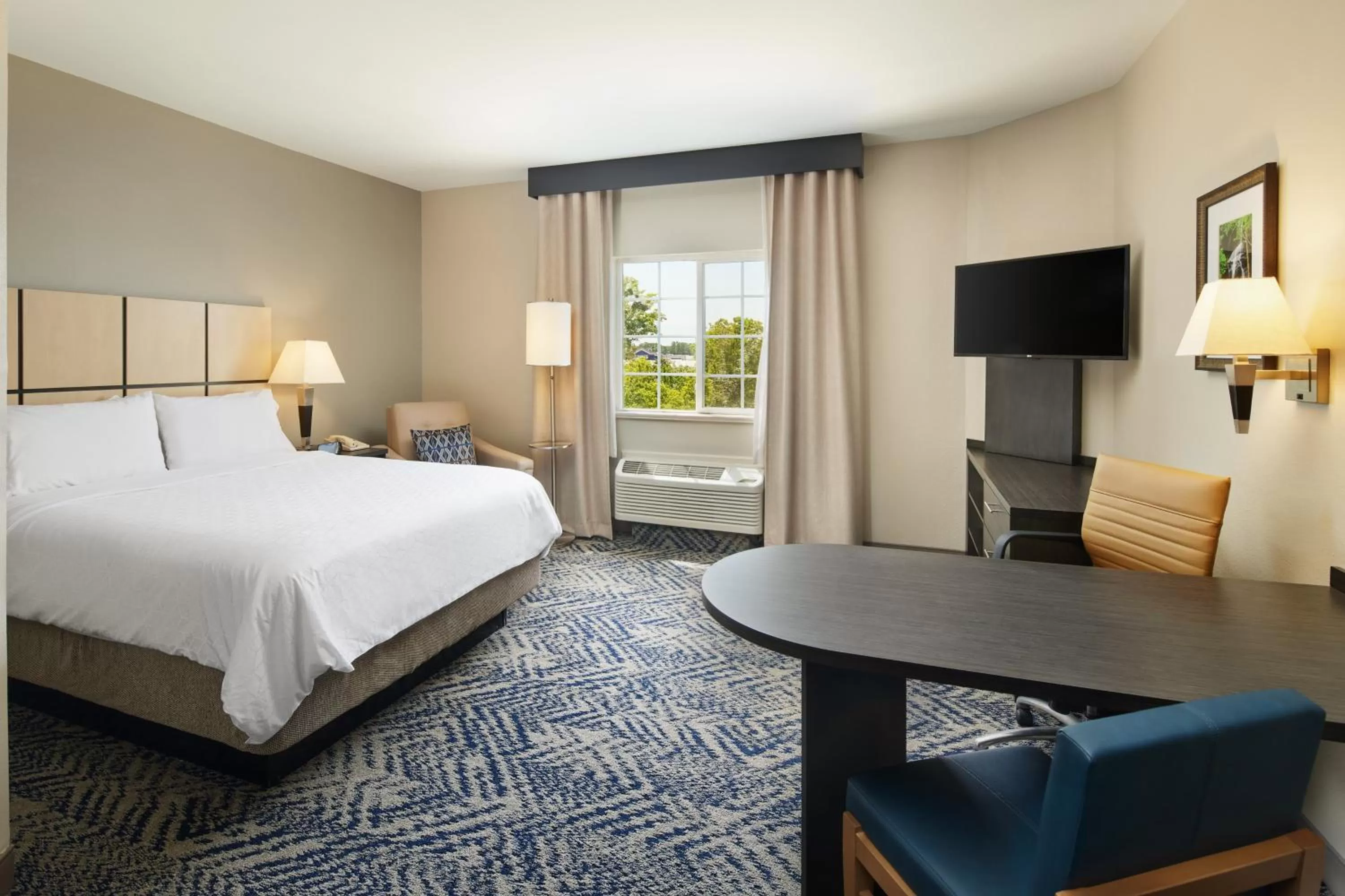 Photo of the whole room, Bed in Candlewood Suites Charleston-Northwoods by IHG