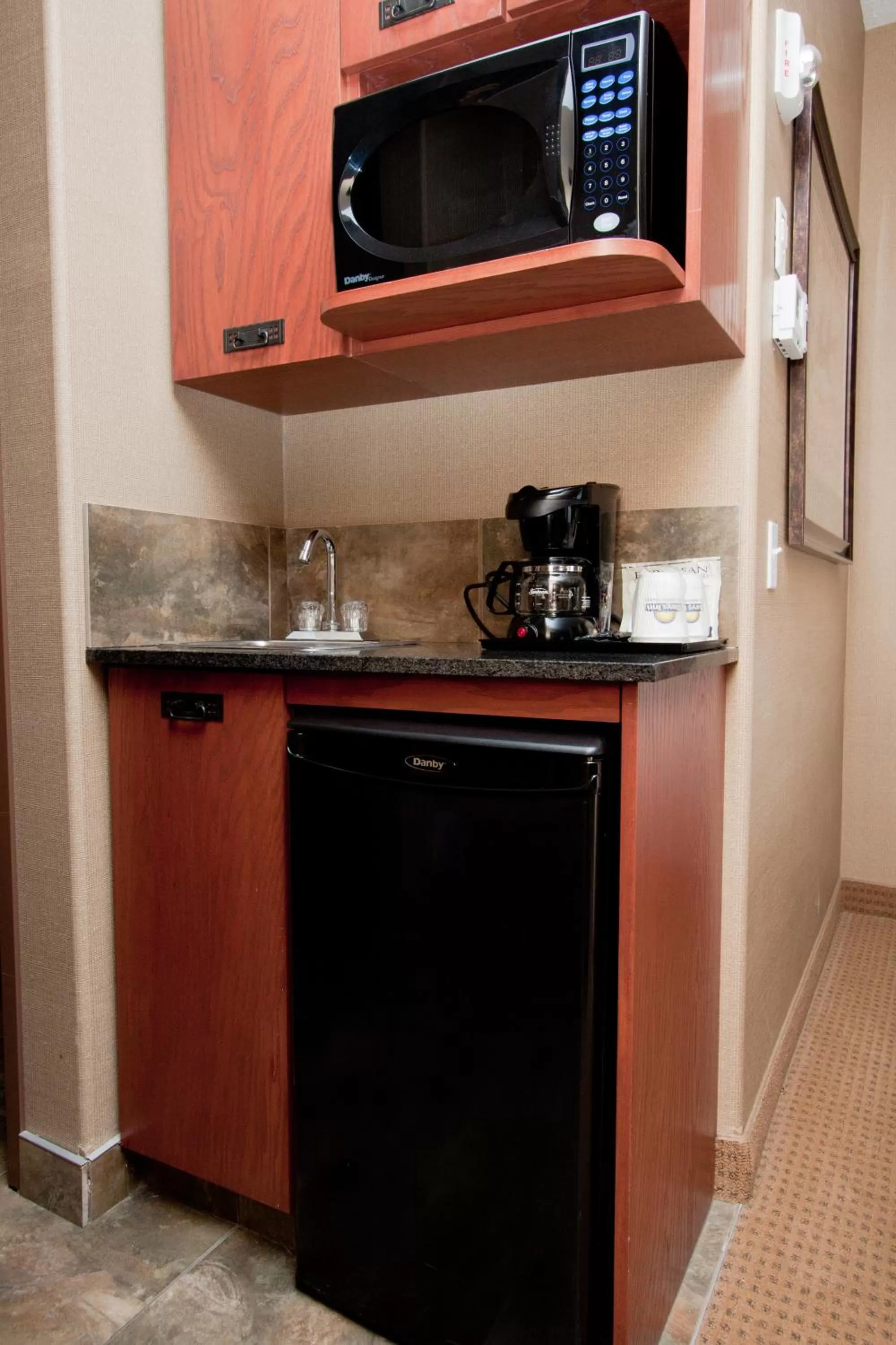 Kitchen or kitchenette in Days Inn & Suites by Wyndham Strathmore