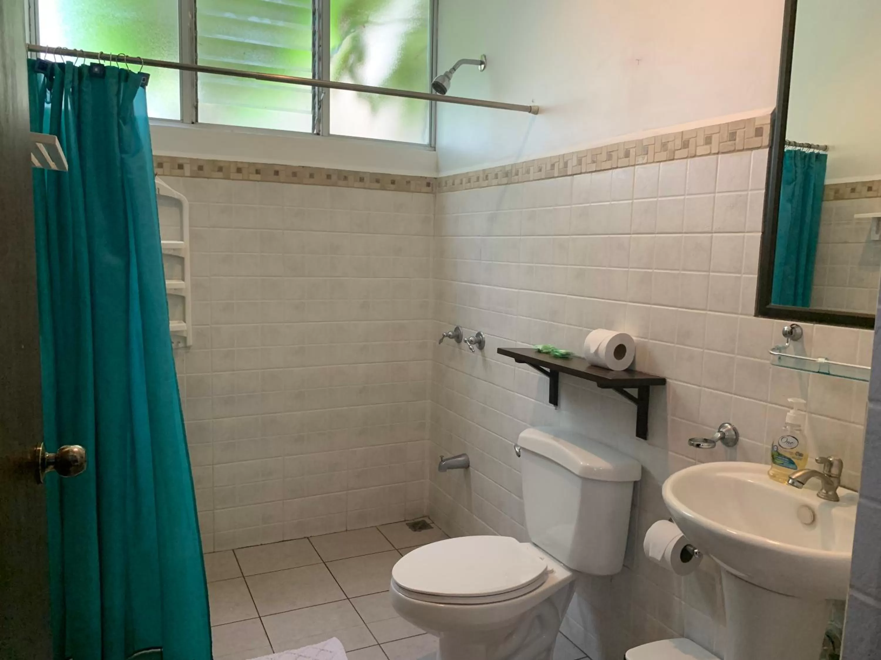 Bathroom in Casa de Lis Hotel & Tourist Info Centre