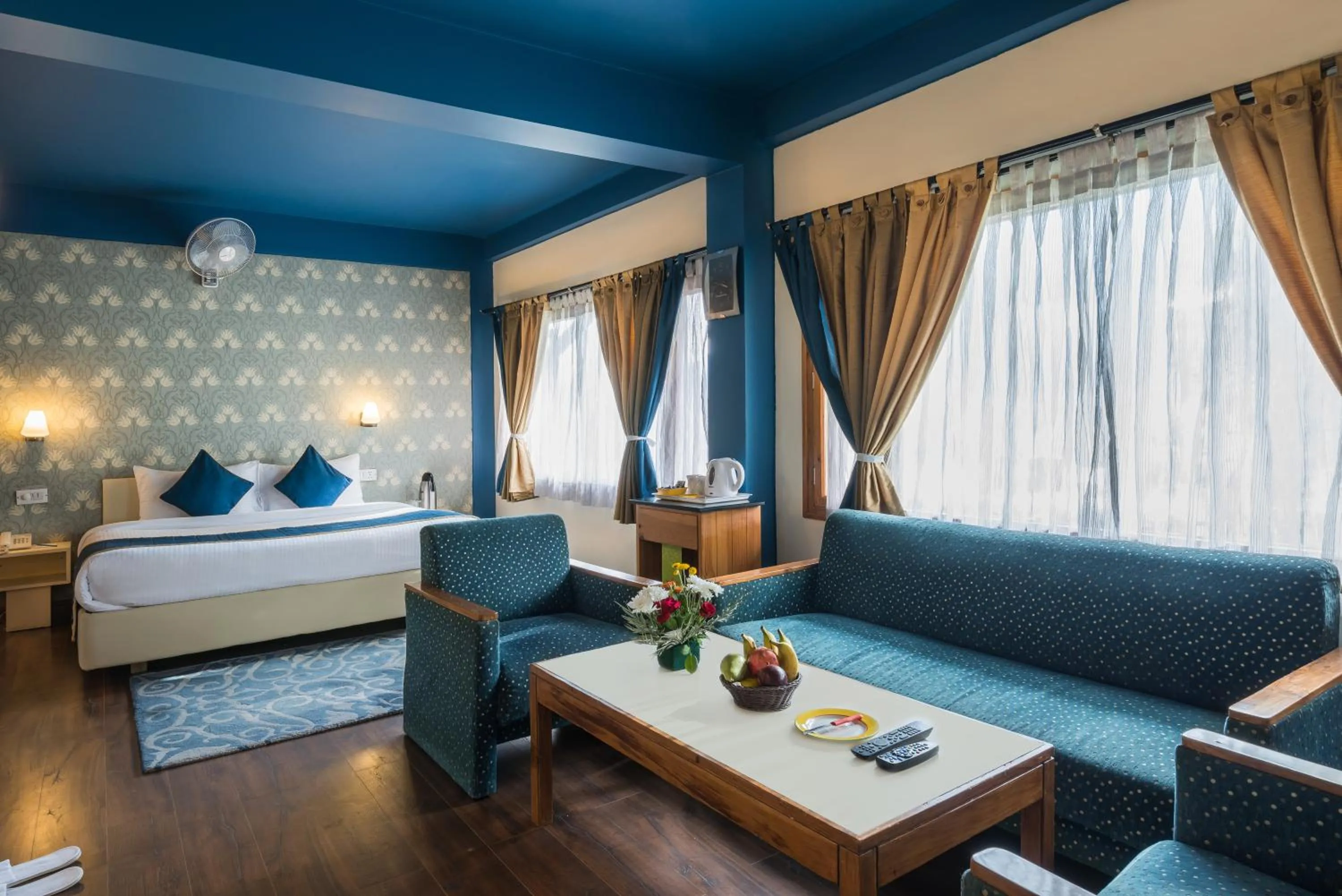 Bed in Honeymoon Inn Manali