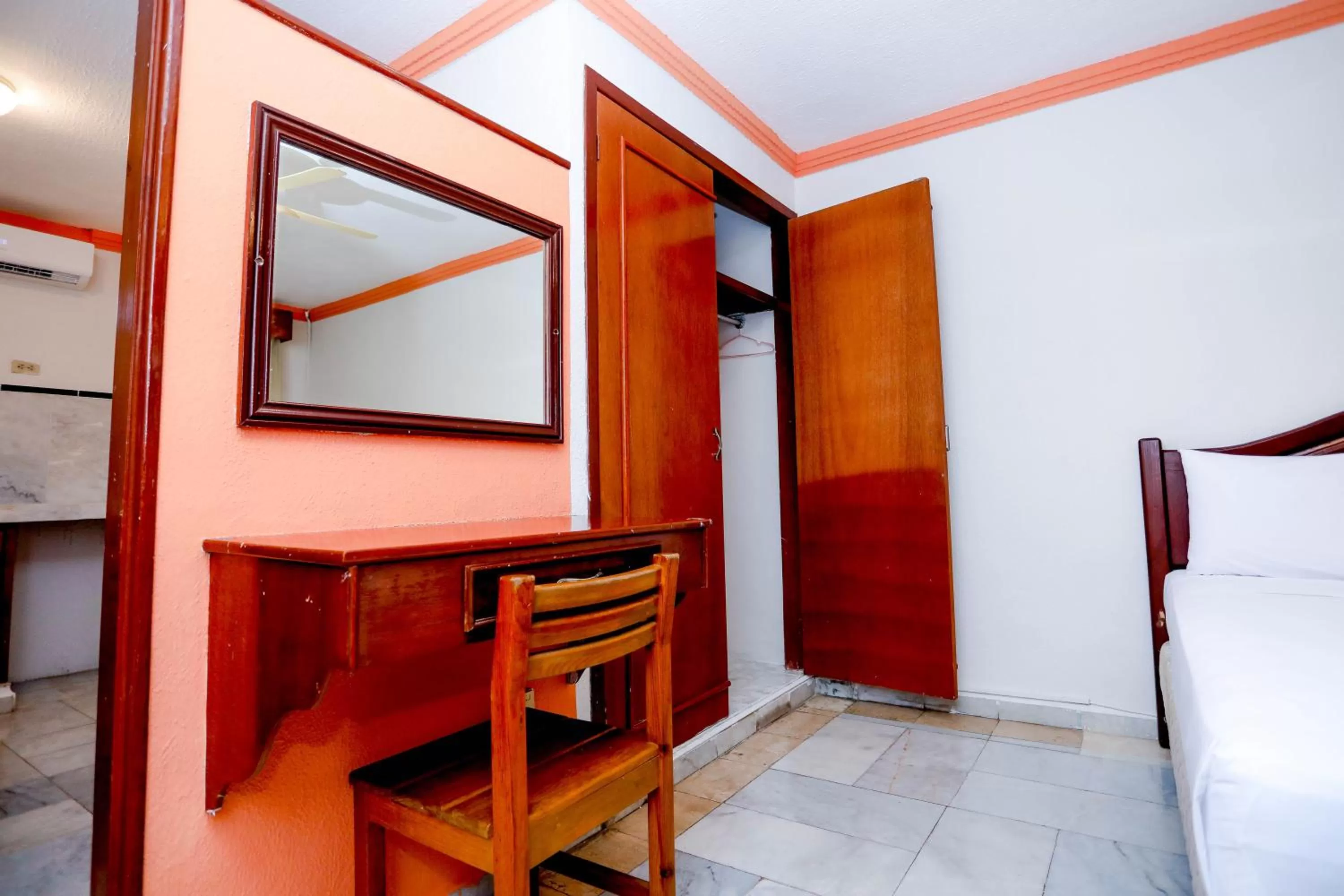 wardrobe in Hotel Avenida Cancun