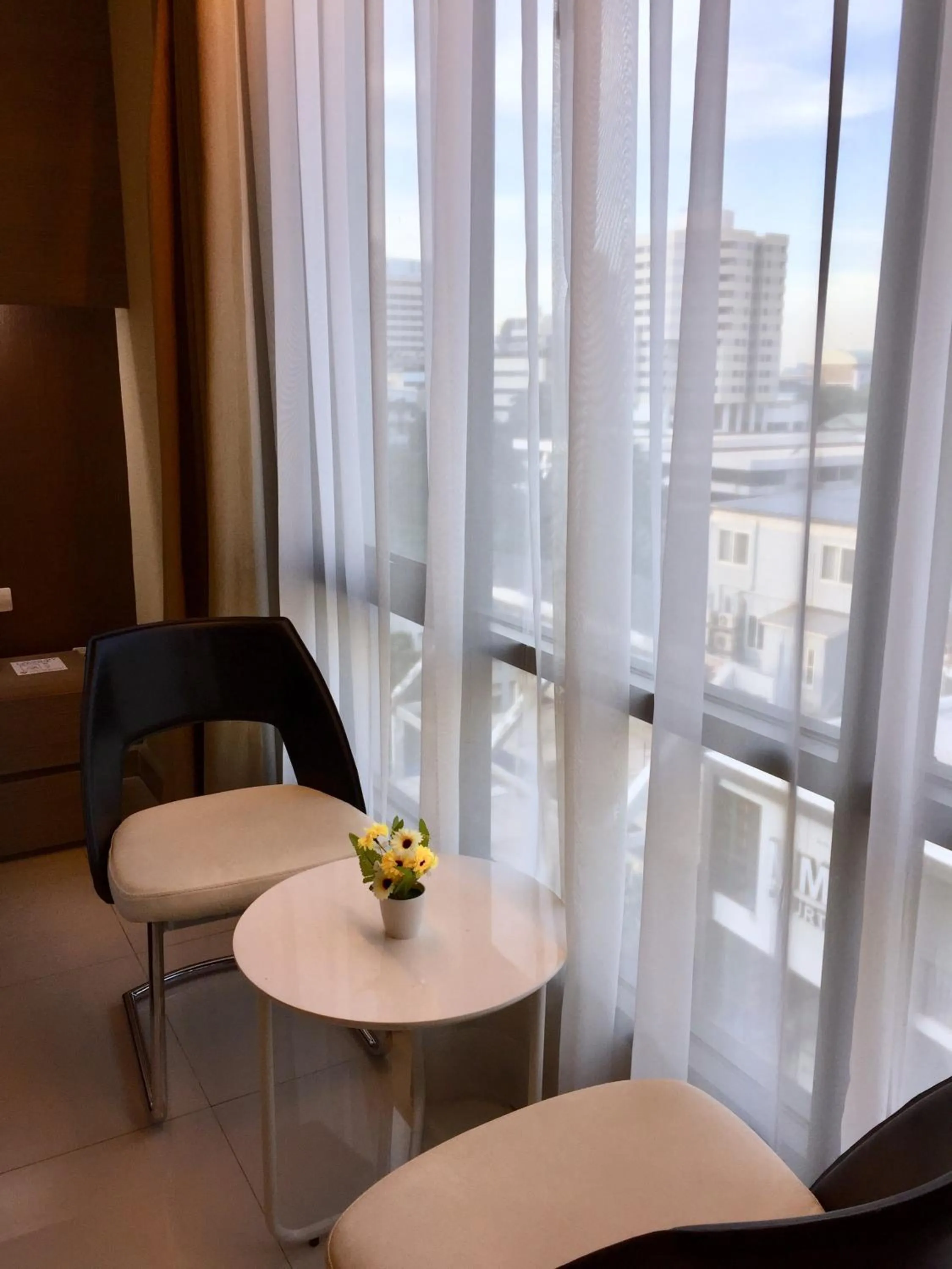 Seating area in Avatar Suites Hotel - SHA Extra Plus