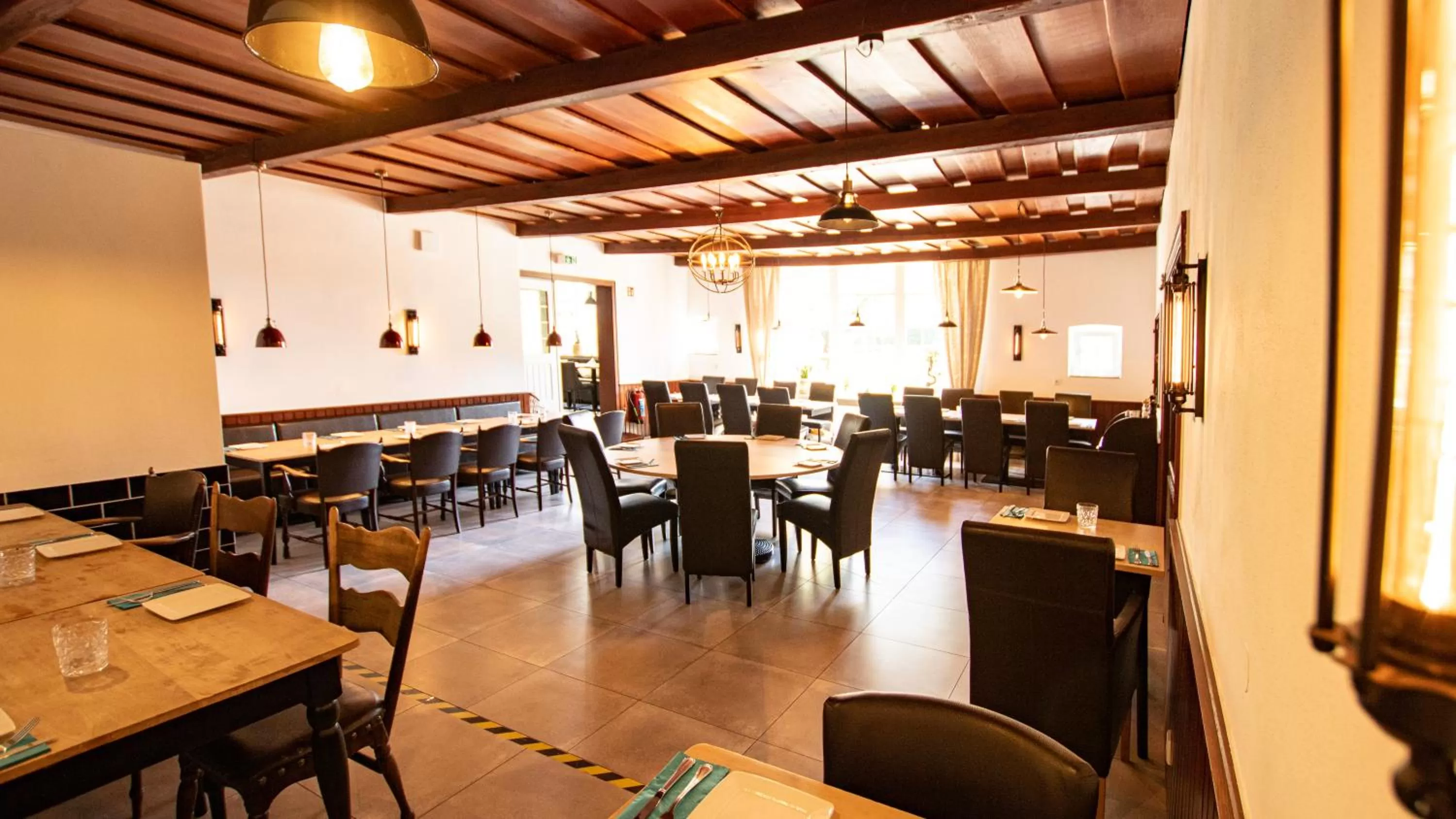 Restaurant/places to eat in El Capitan nähe Movie Park